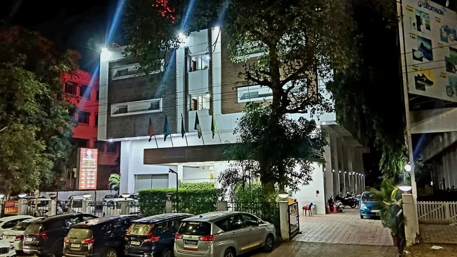 Property building in Hotel Raviraj, Chhatrapati Sambhaji Nagar