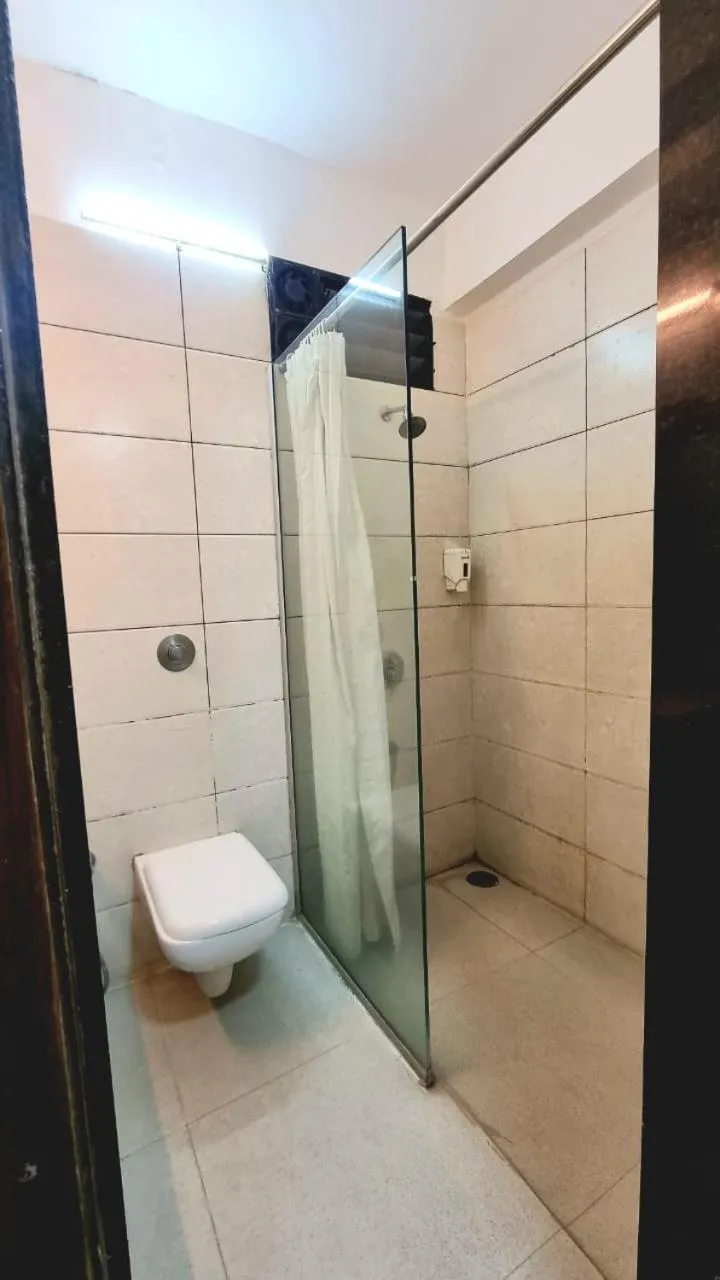 Toilet in Hotel Raviraj, Chhatrapati Sambhaji Nagar