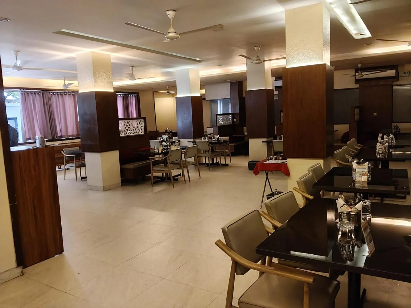 Restaurant/places to eat in Hotel Raviraj, Chhatrapati Sambhaji Nagar