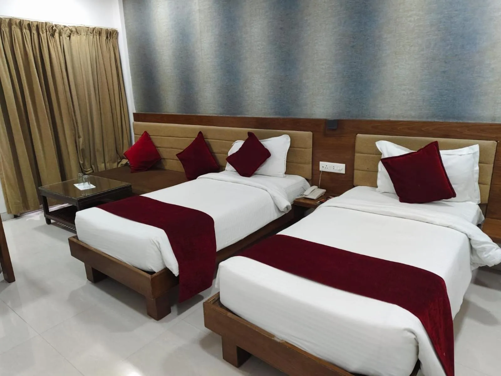 Bedroom, Bed in Hotel Raviraj, Chhatrapati Sambhaji Nagar