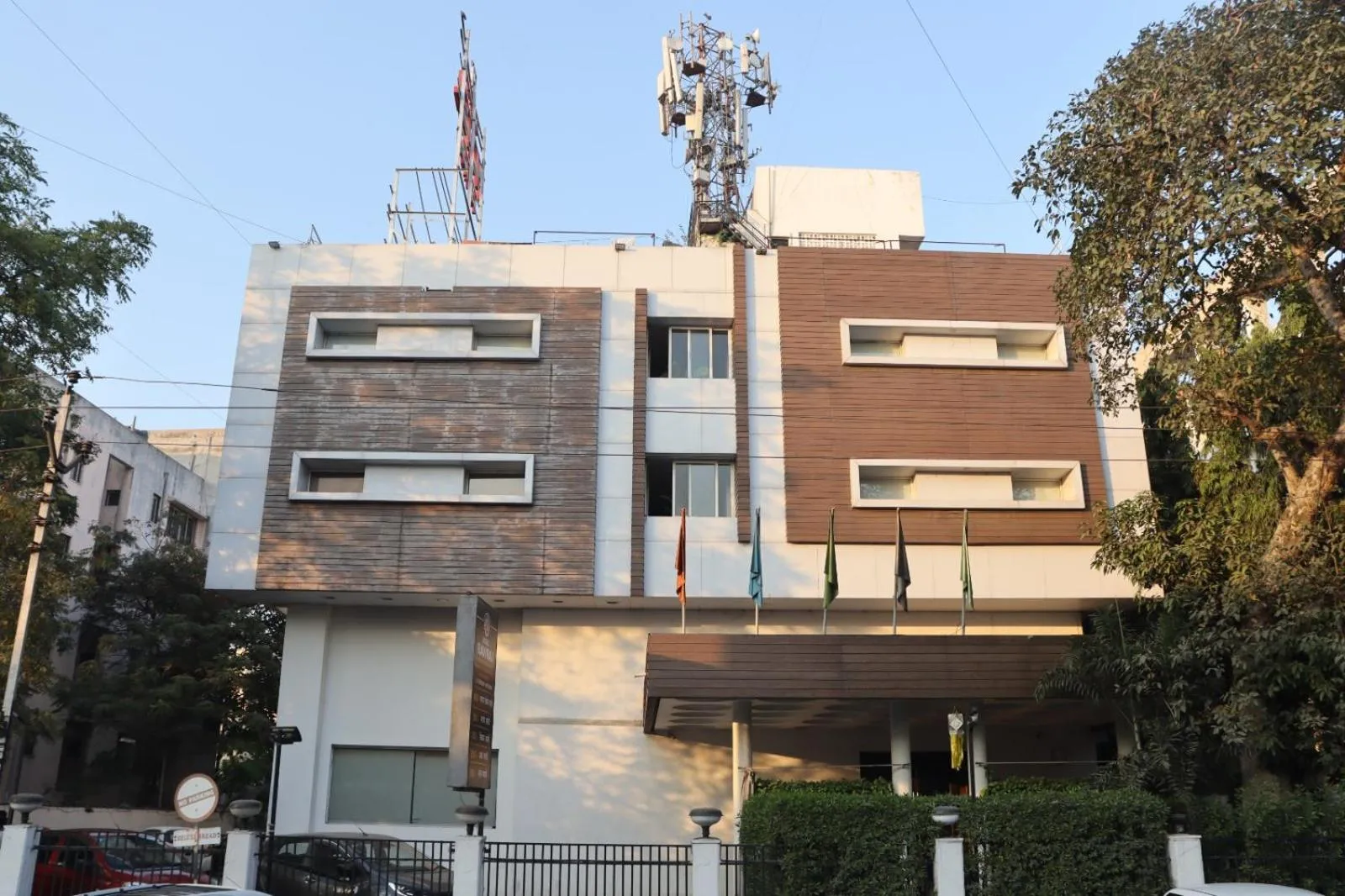 Property building in Hotel Raviraj, Chhatrapati Sambhaji Nagar