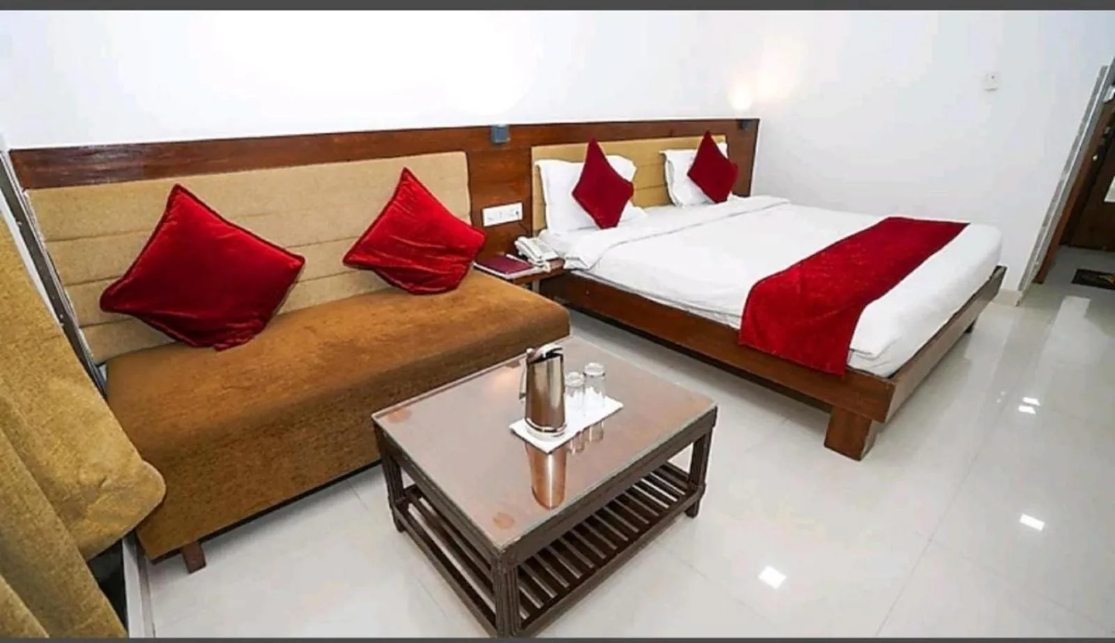 Bedroom, Bed in Hotel Raviraj, Chhatrapati Sambhaji Nagar