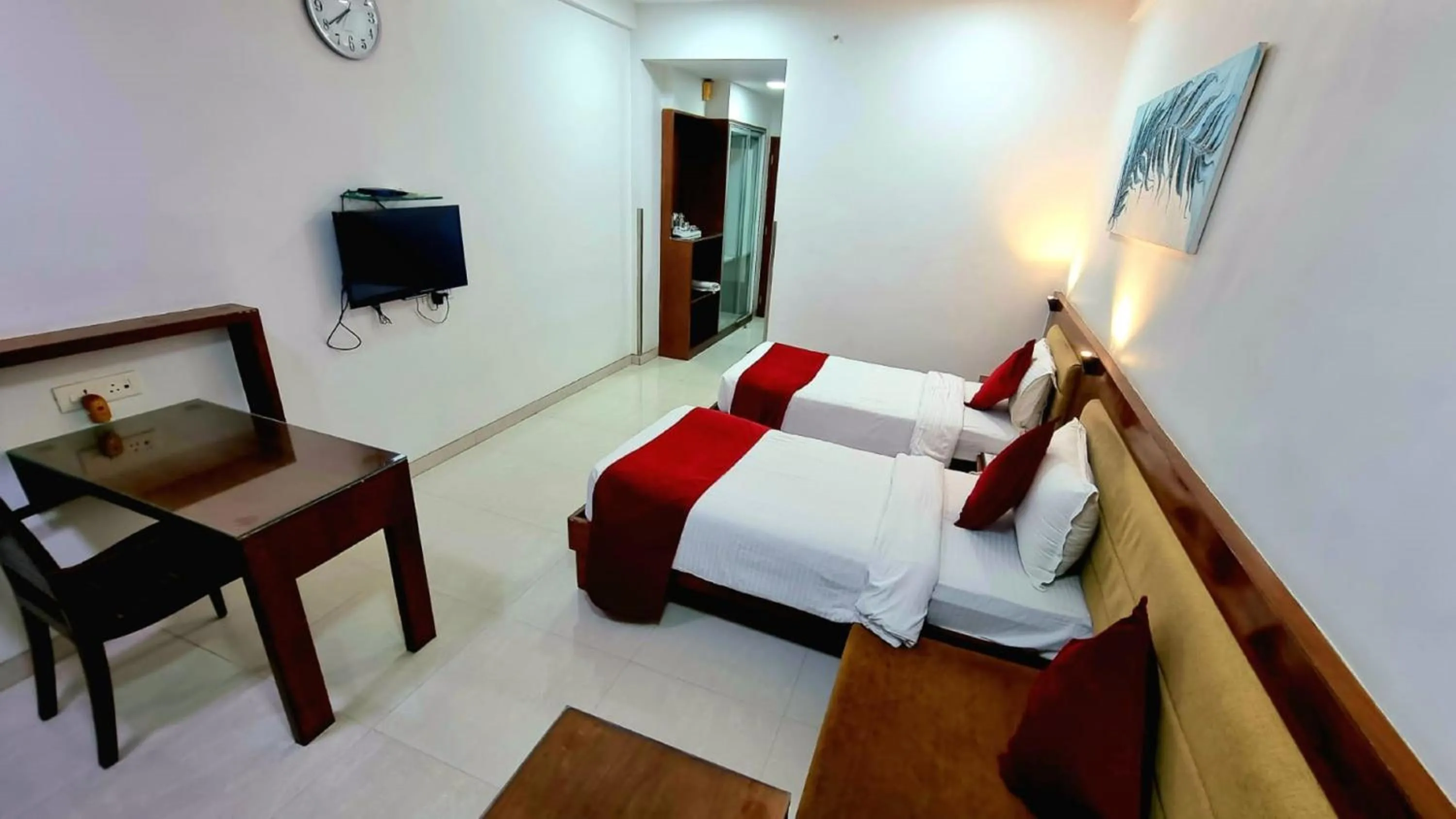 Bed in Hotel Raviraj, Chhatrapati Sambhaji Nagar