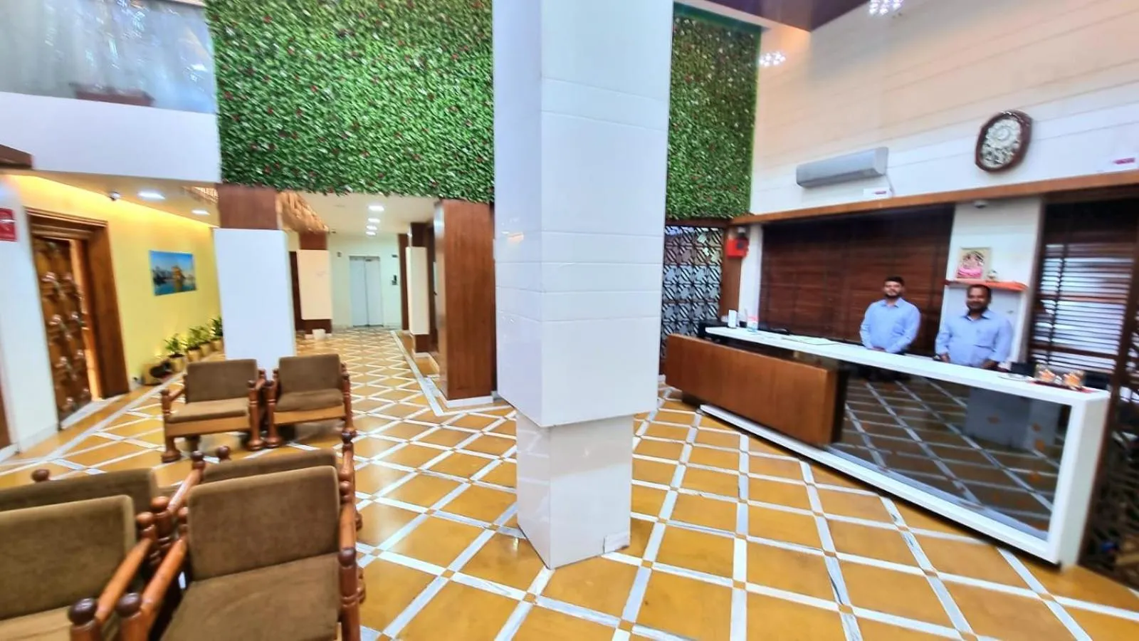 Lobby or reception in Hotel Raviraj, Chhatrapati Sambhaji Nagar