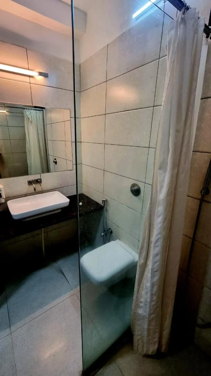 Shower in Hotel Raviraj, Chhatrapati Sambhaji Nagar