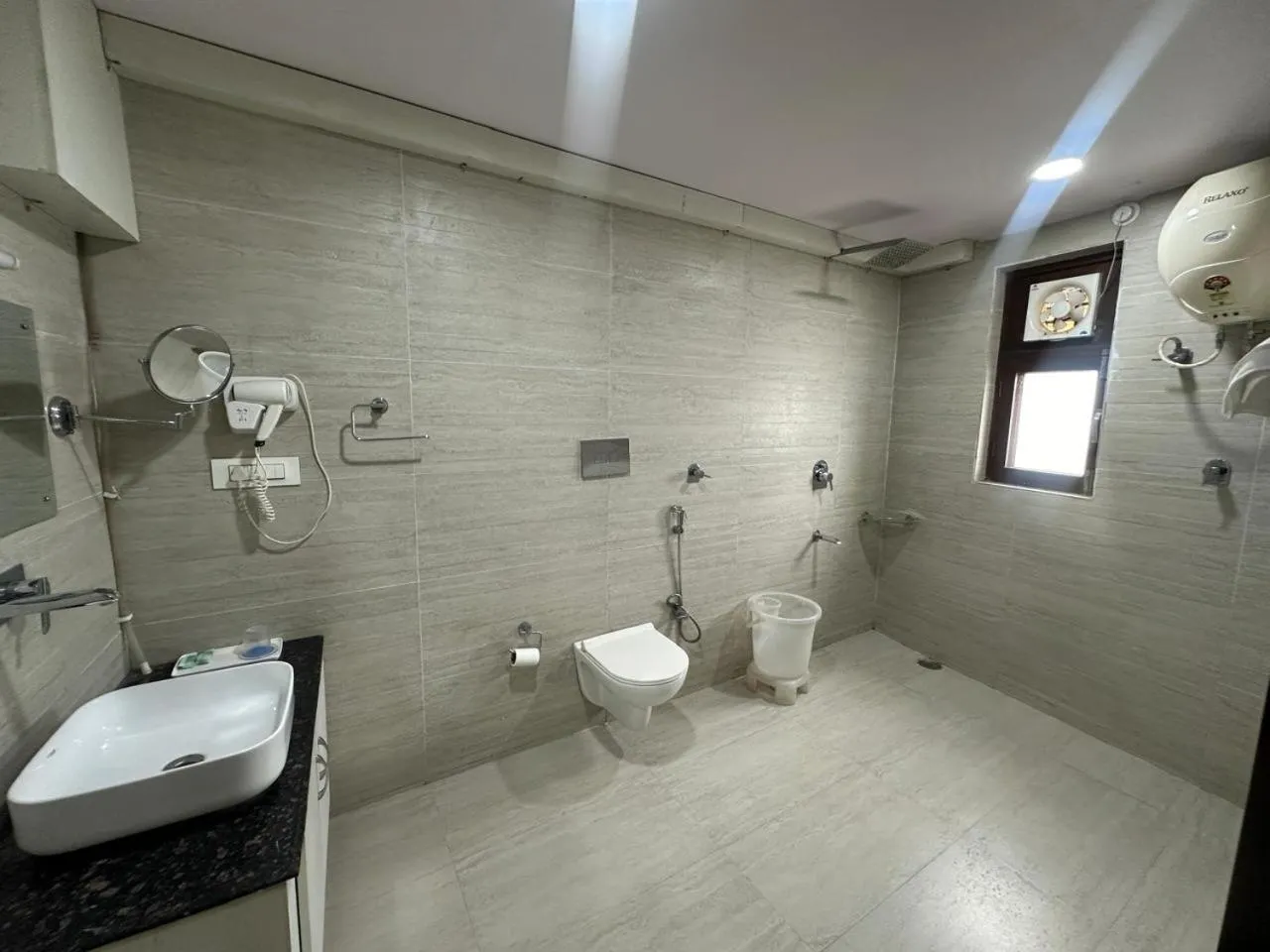 Hotel Anant Restaurant And Bar