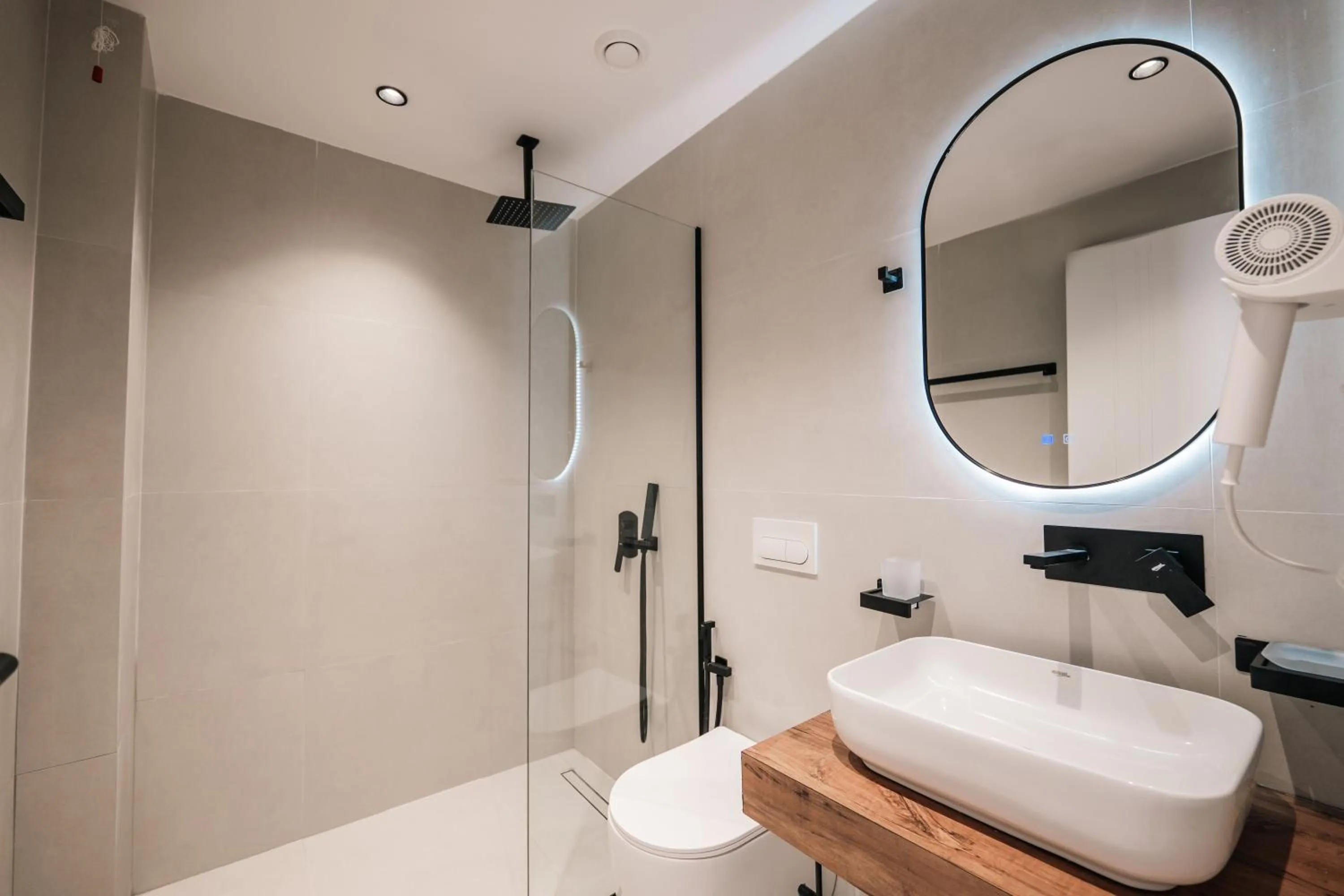 Shower in Central Park Premium Hotel