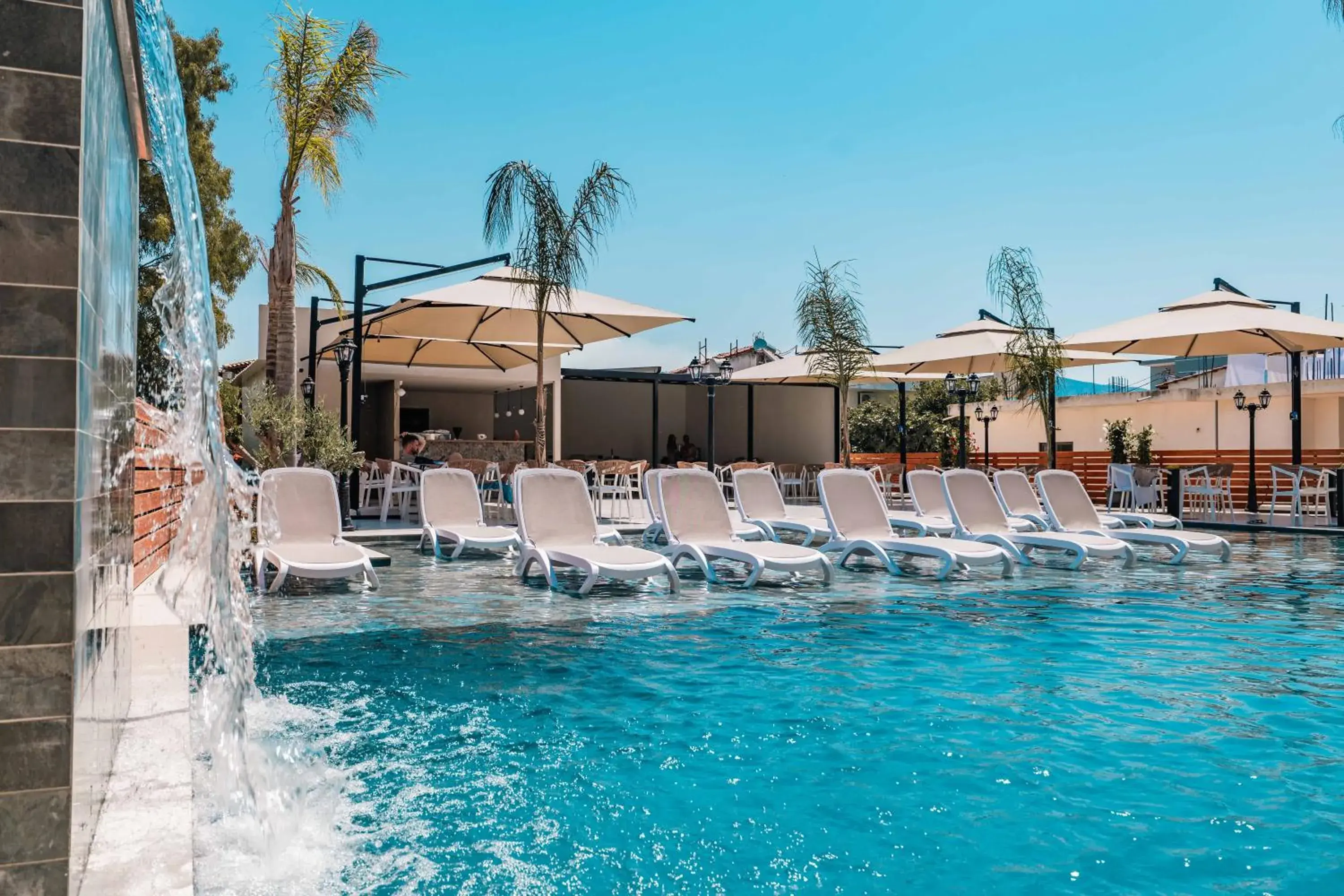 Suite with Pool View in Central Park Premium Hotel Suite with Pool View in Central Park Premium Hotel