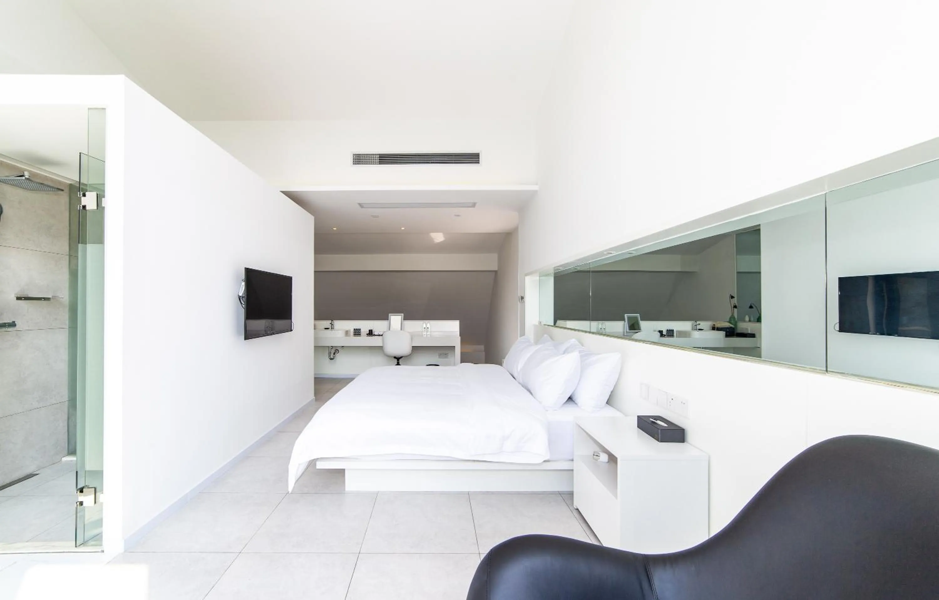 Bed in Nian hotel & resorts