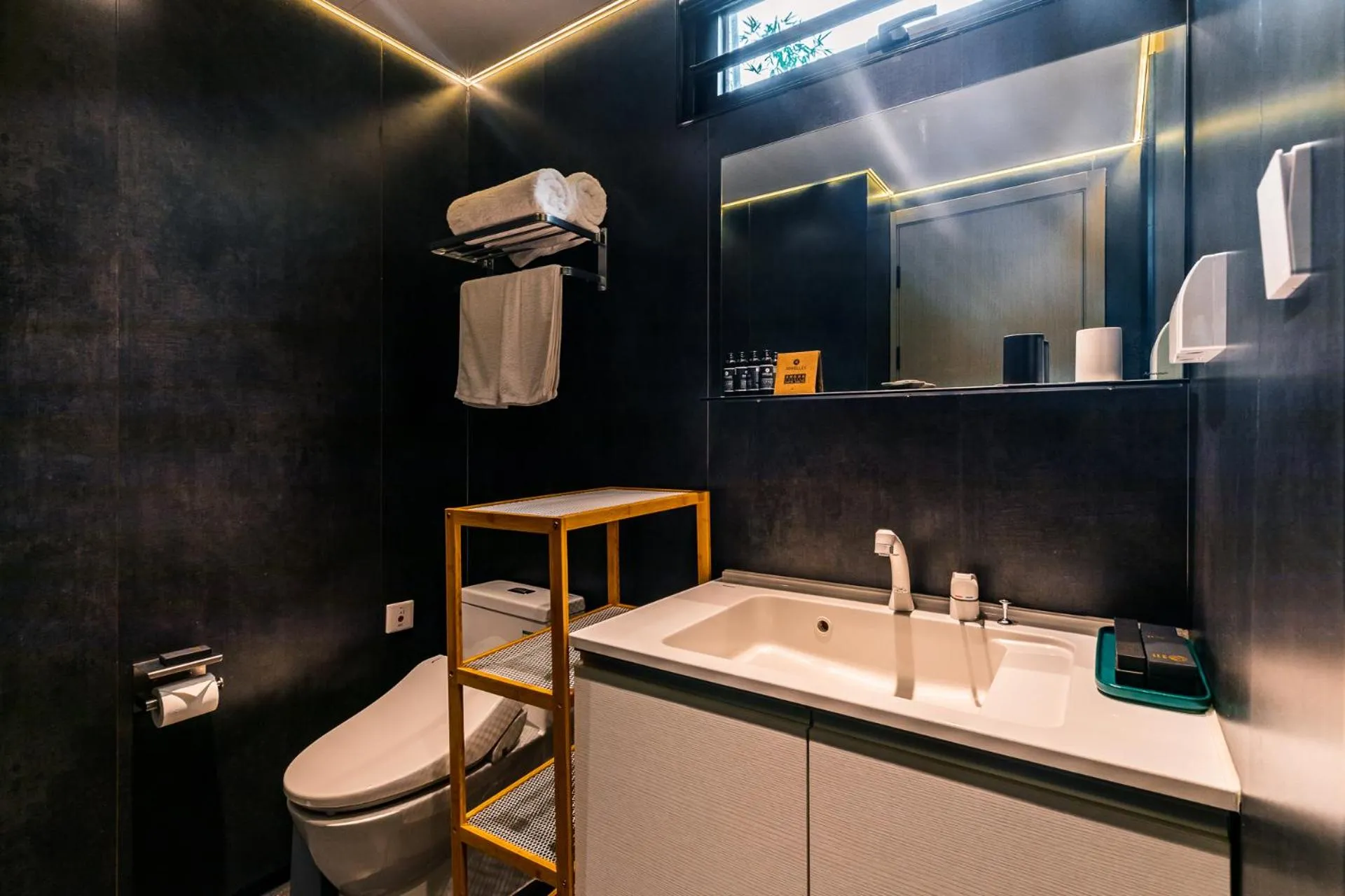 Toilet in Nian hotel & resorts