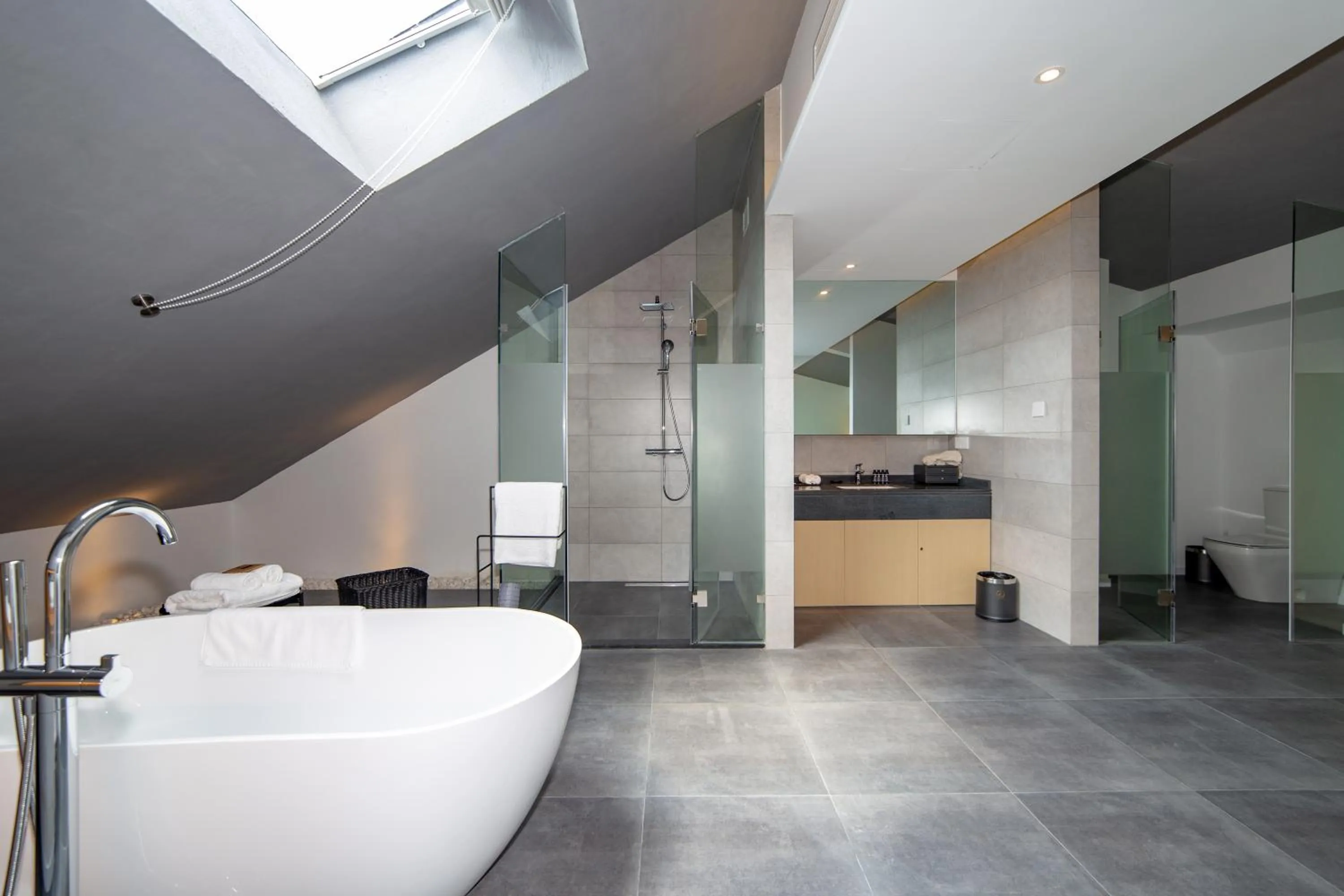 Bath in Nian hotel & resorts