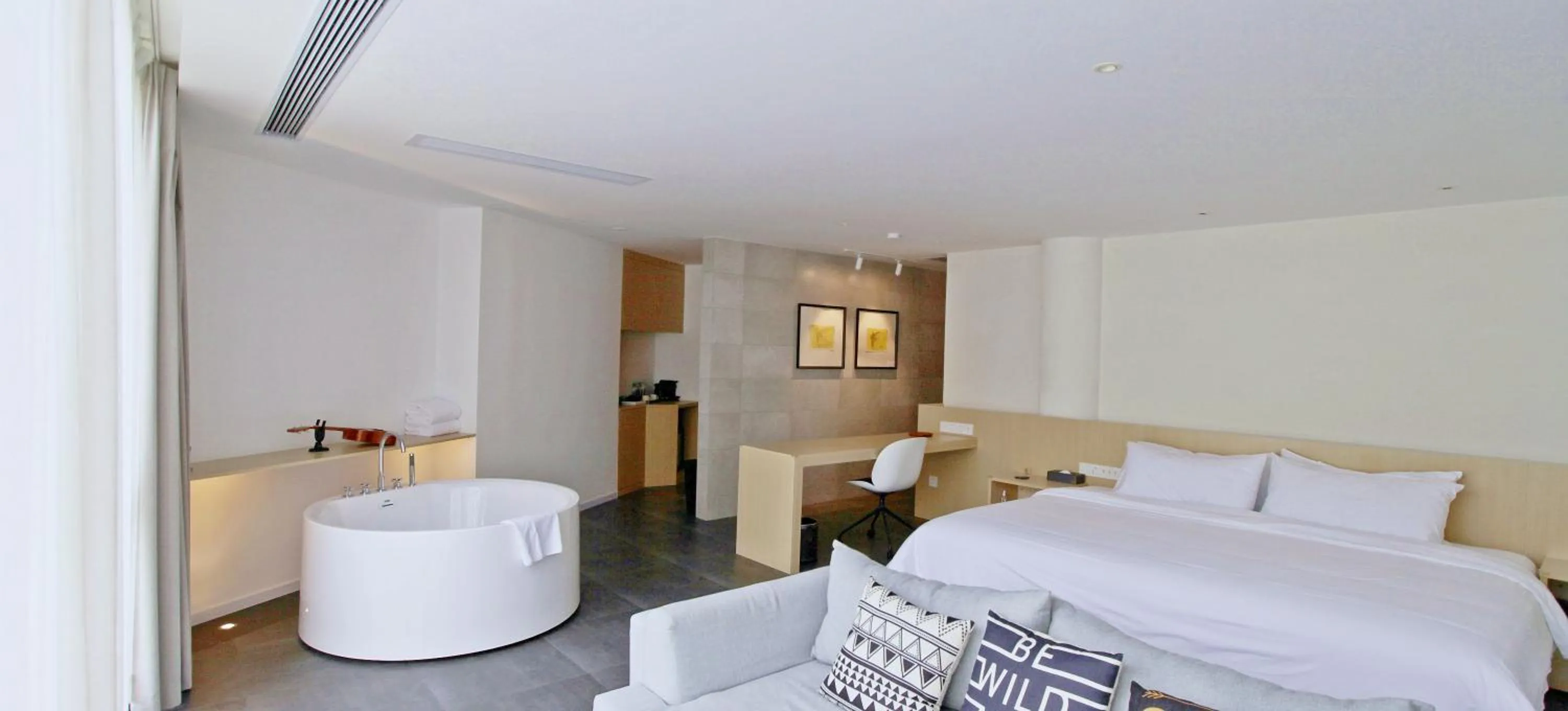 Bed in Nian hotel & resorts