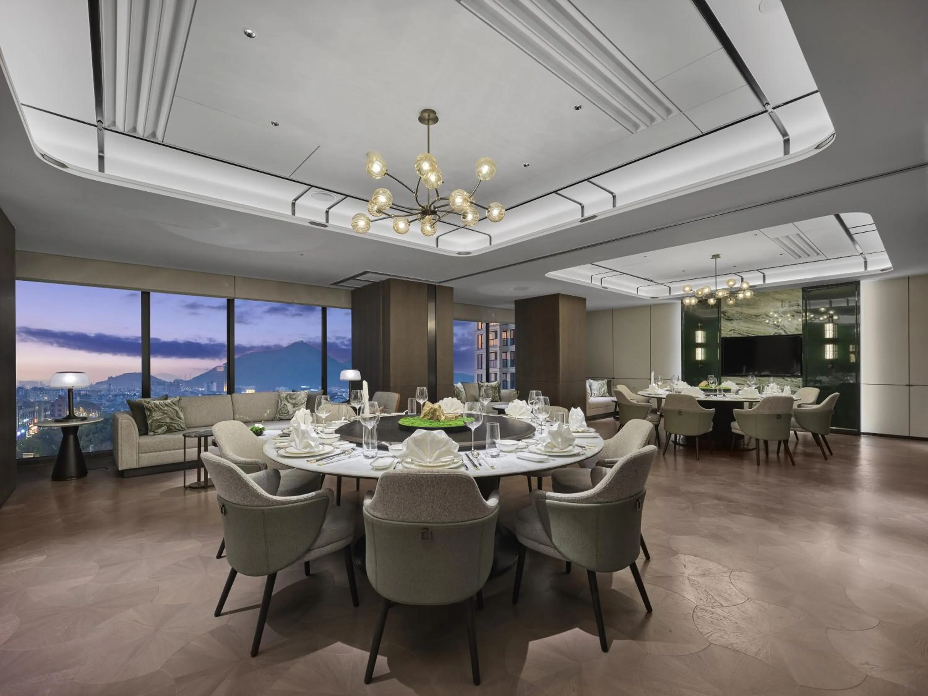 Restaurant/places to eat in Hilton Yuyao