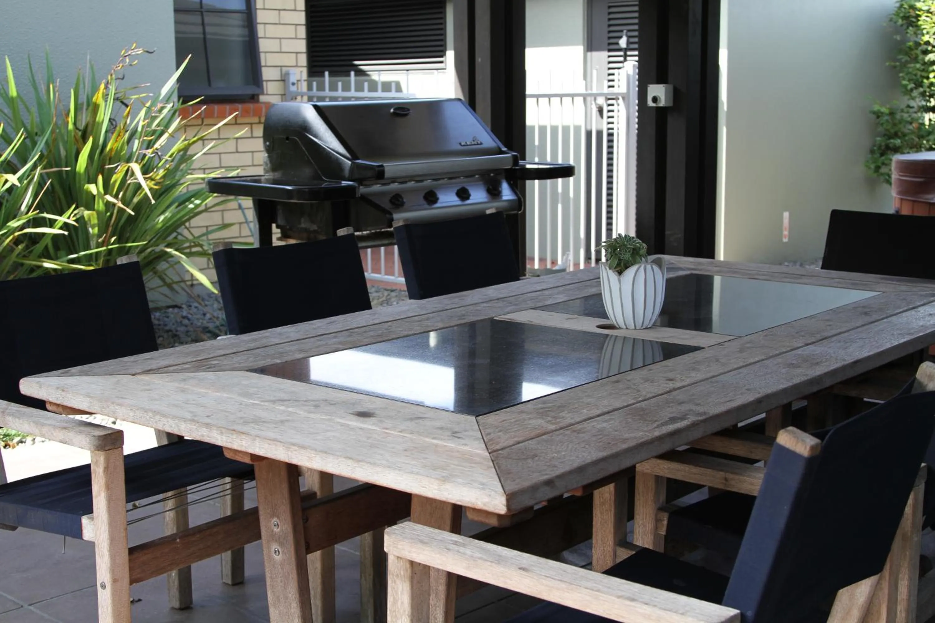 BBQ facilities in Quantum Lodge Motor Inn