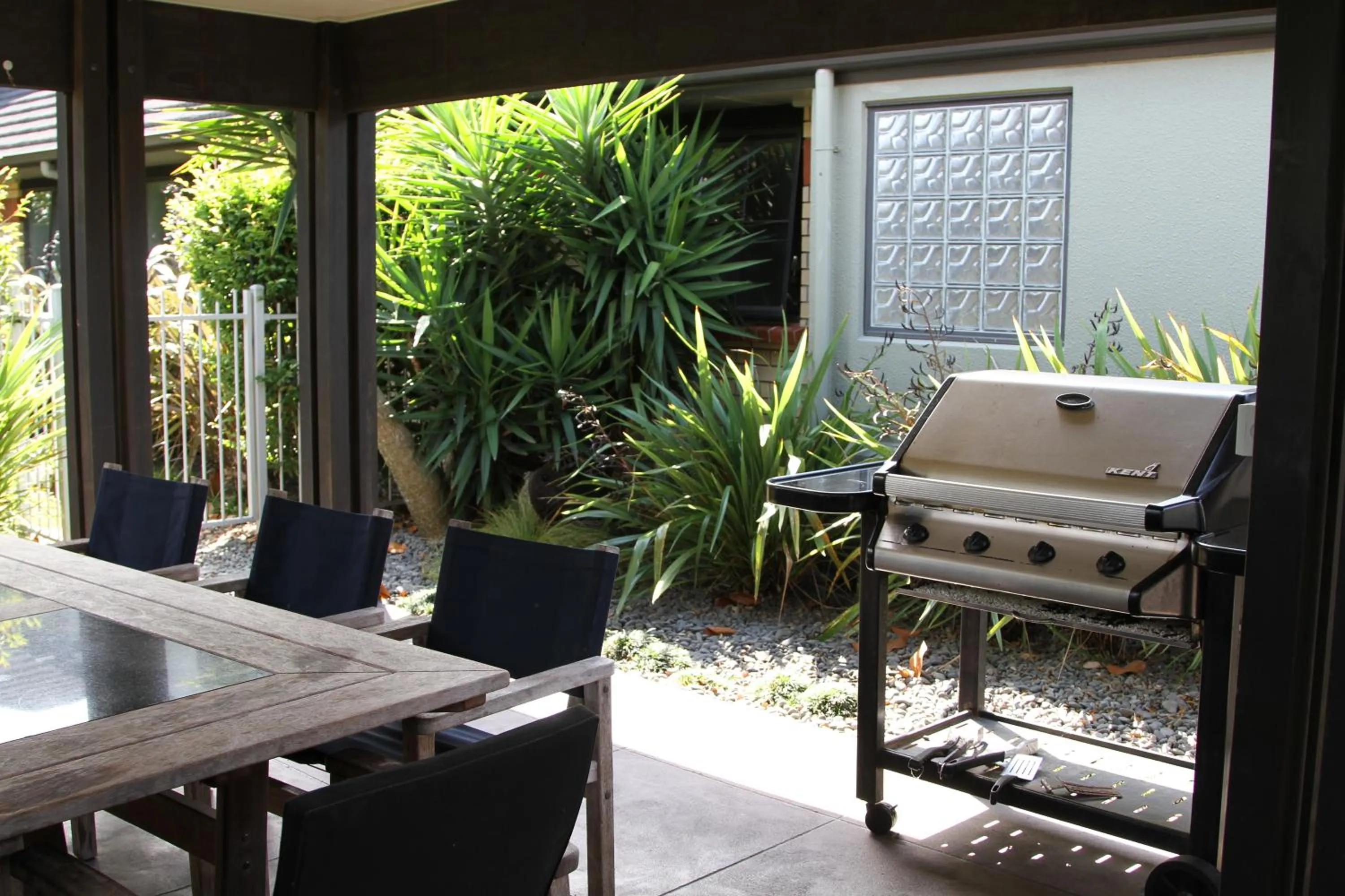 BBQ facilities in Quantum Lodge Motor Inn