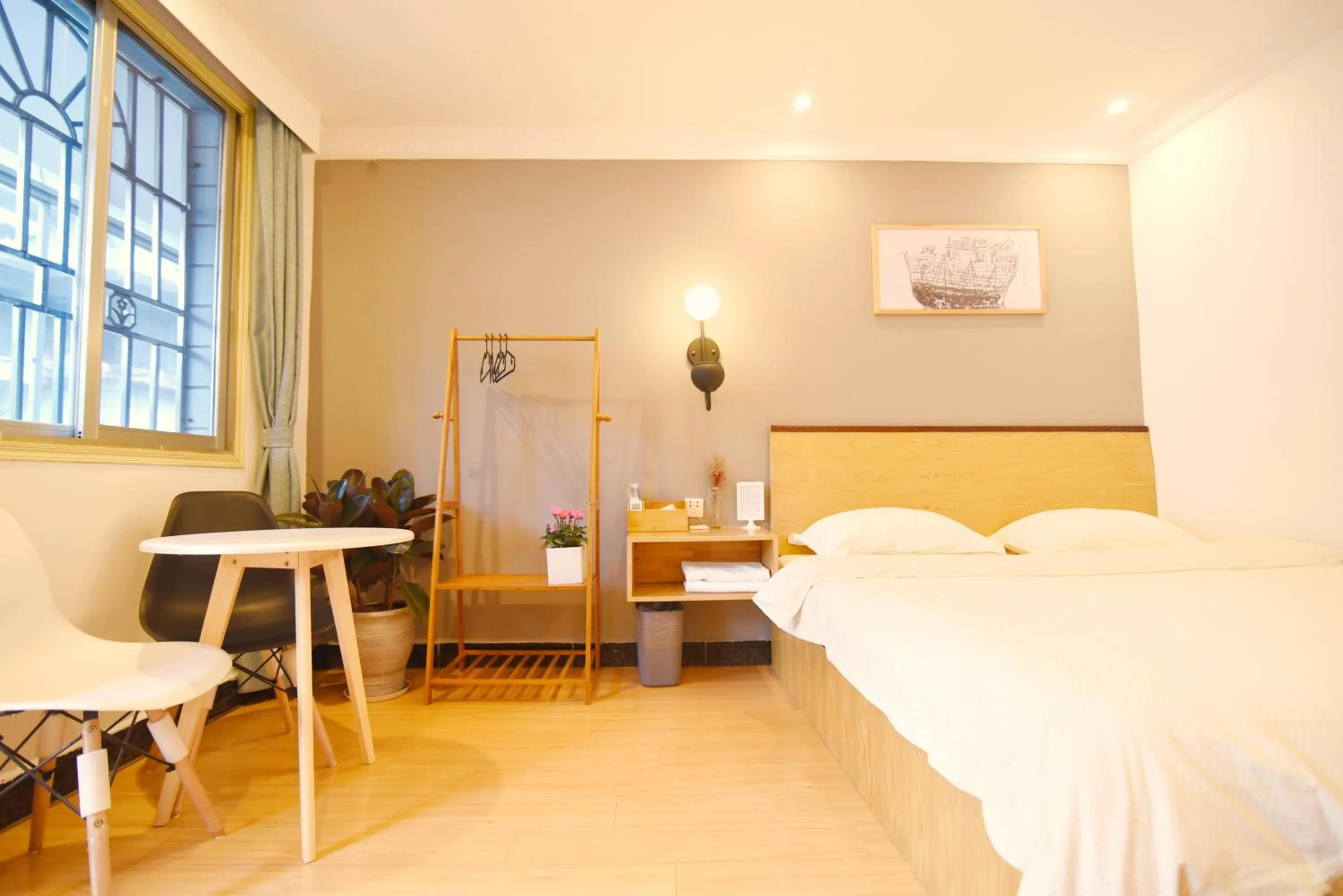Photo of the whole room, Bed in Guilin Cyan Box Guest House