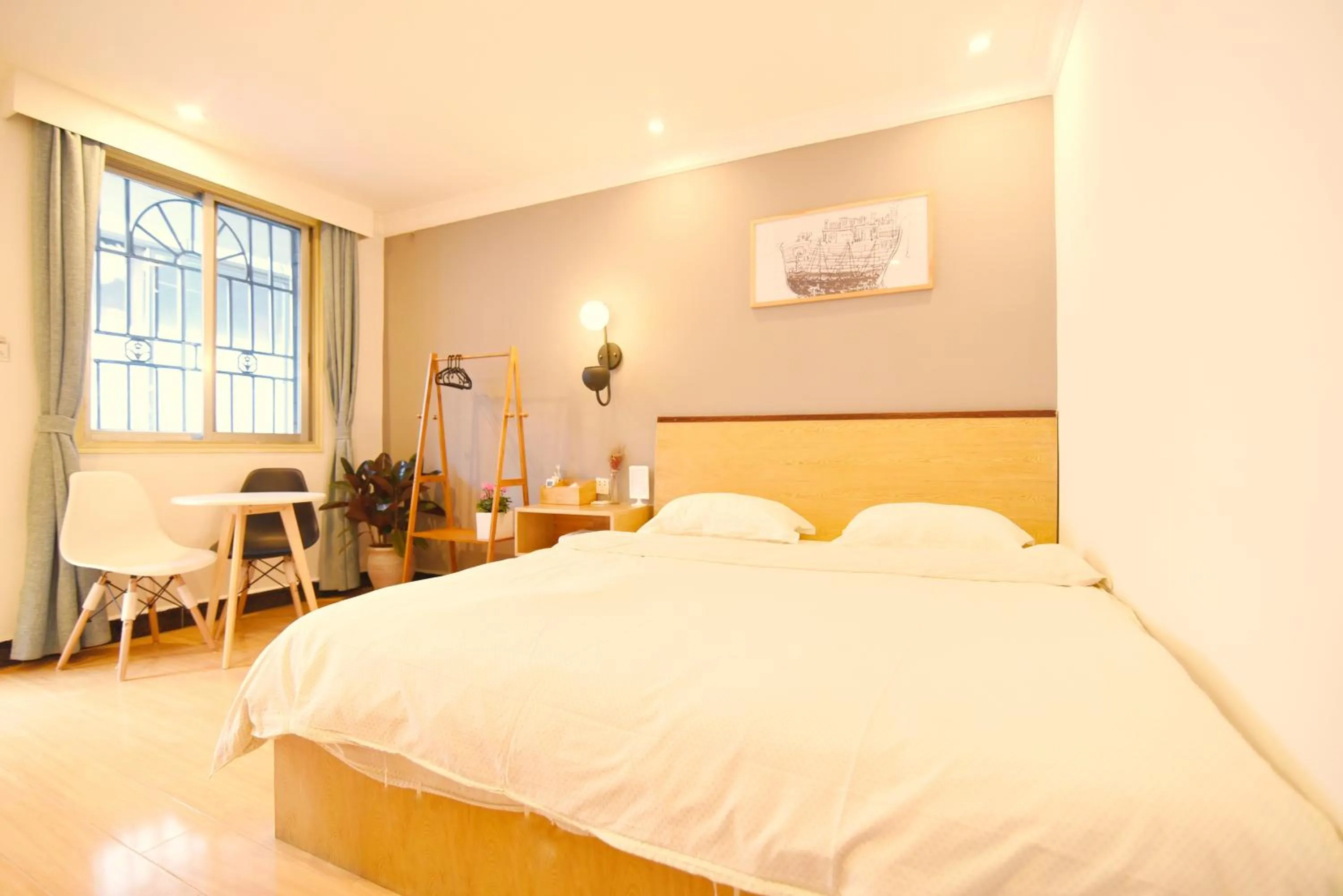 Photo of the whole room, Bed in Guilin Cyan Box Guest House