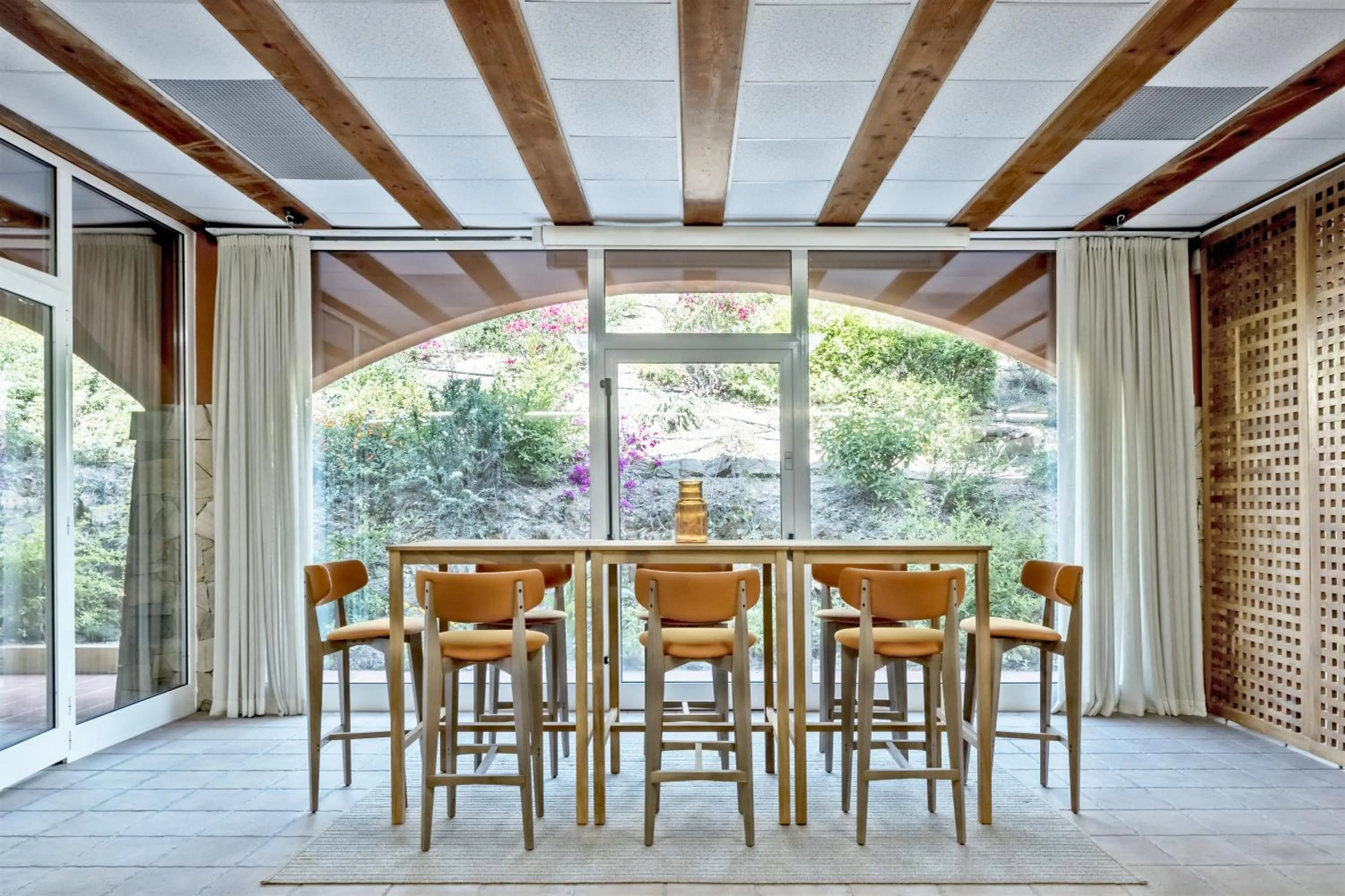 Lounge or bar in Veridia Resort Sardinia, a member of Radisson Individuals