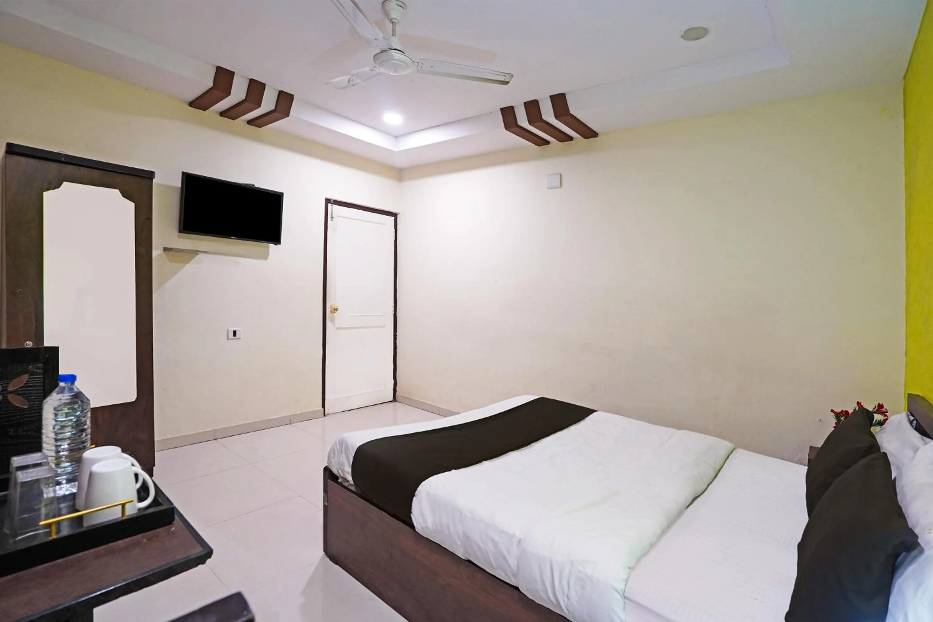 Bedroom, Bed in Hotel O Poonam Palace