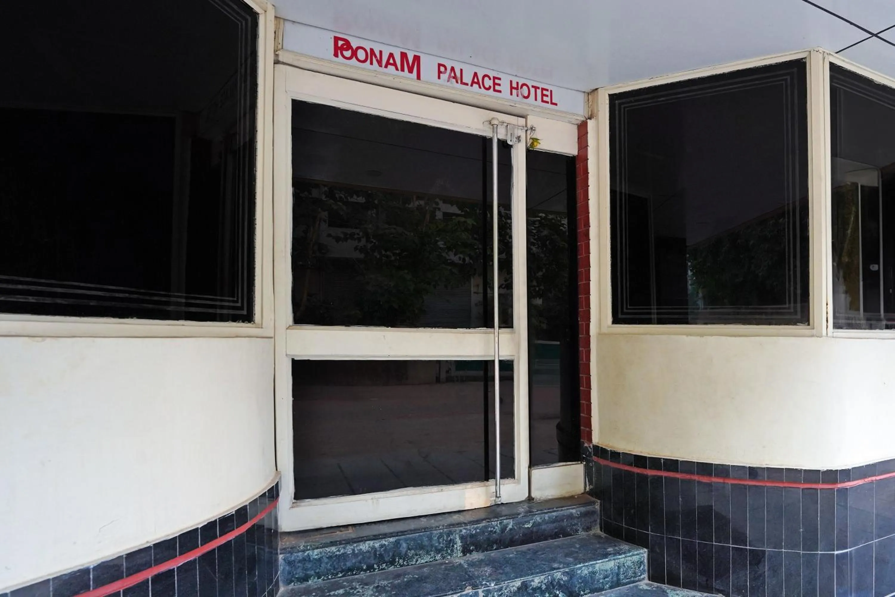 Facade/entrance in Hotel O Poonam Palace