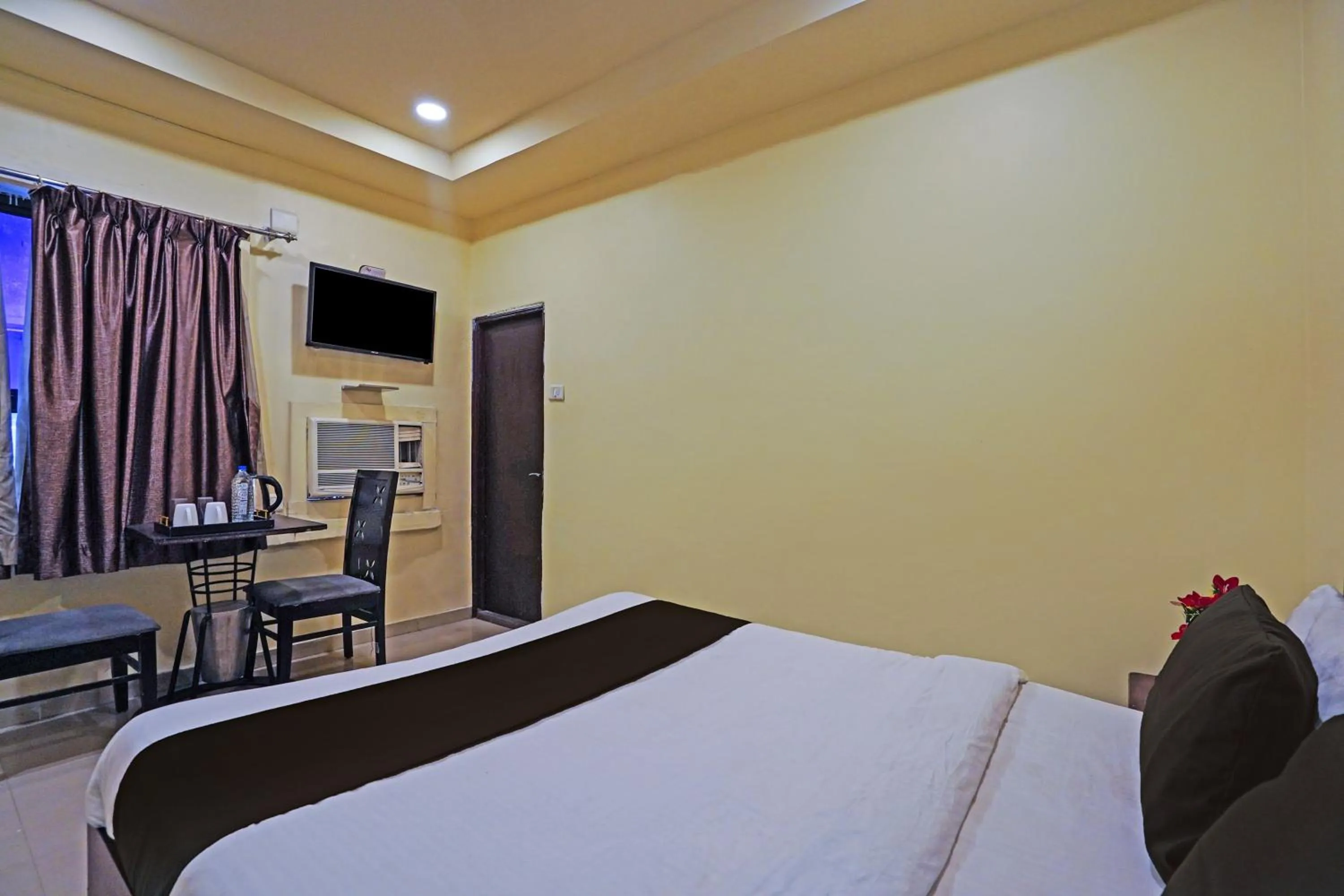 Bedroom, Bed in Hotel O Poonam Palace