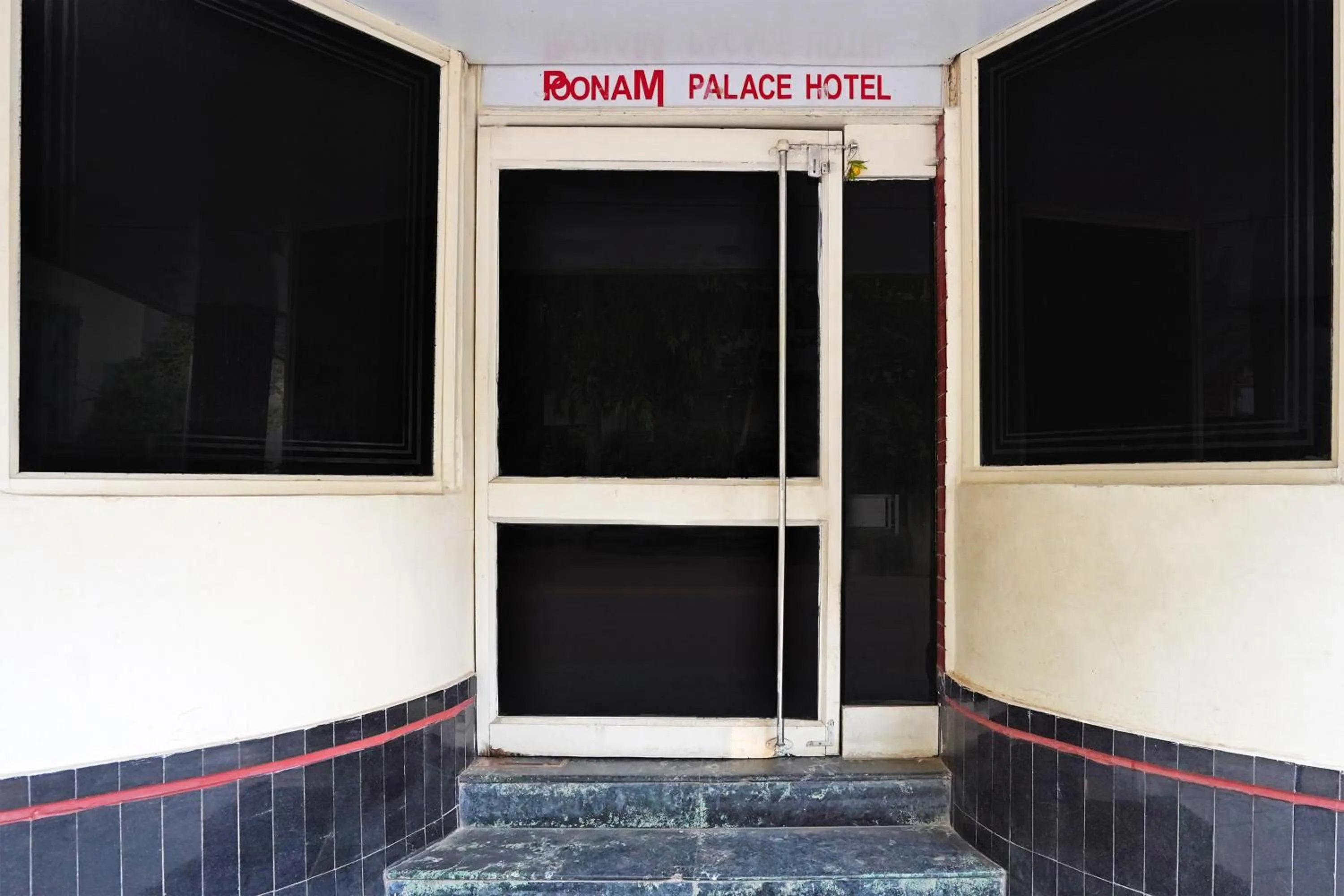 Facade/entrance in Hotel O Poonam Palace
