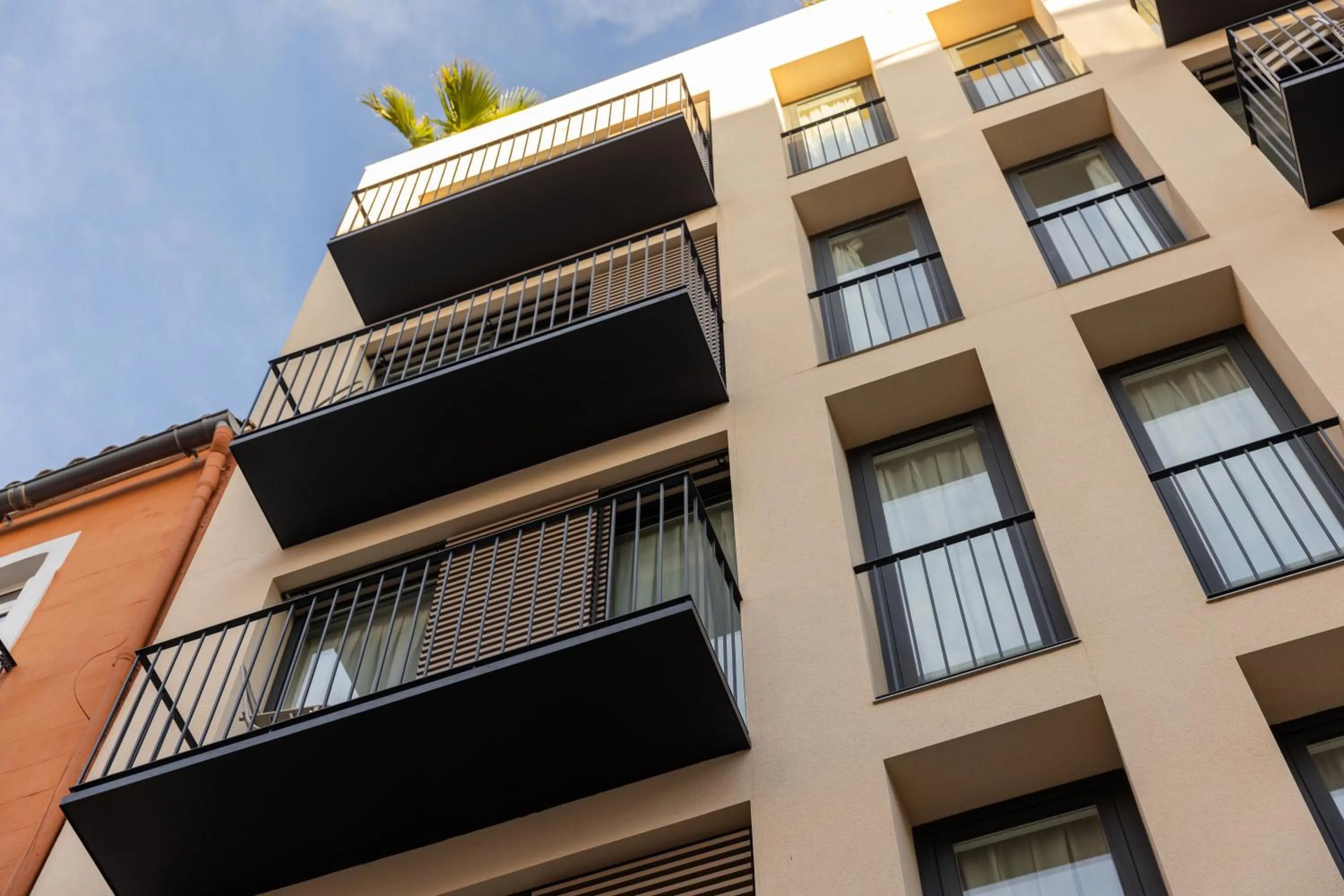 Facade/entrance in Líbere Valencia Ruzafa