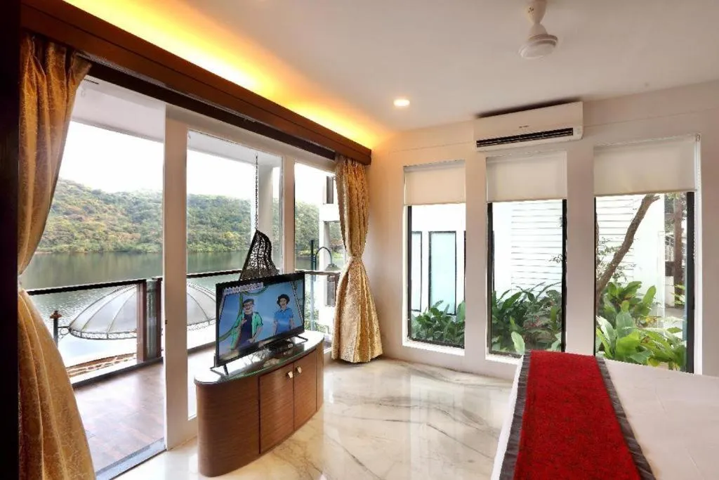 TV and multimedia in Aamby Valley City