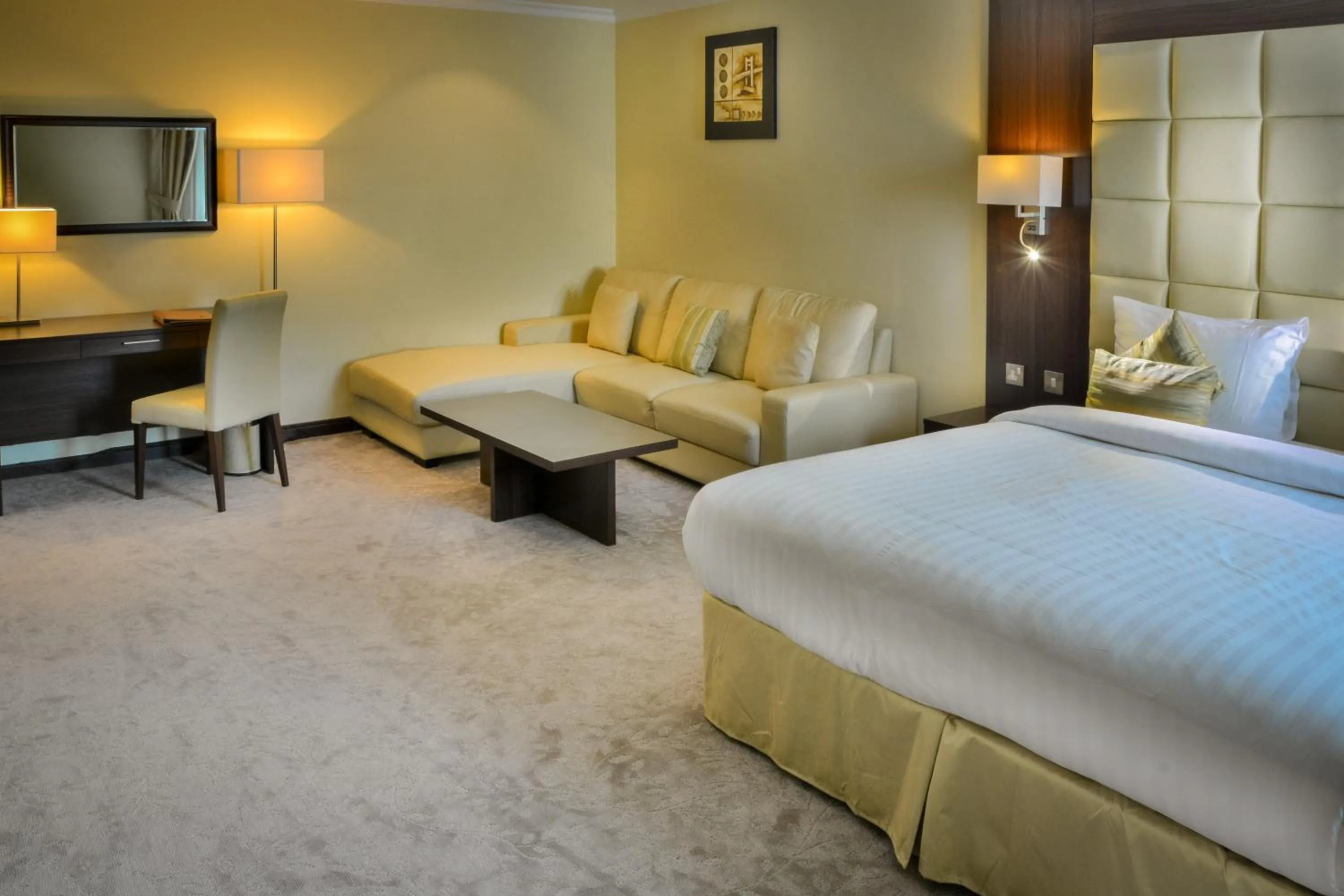 Bedroom, Bed in Golden Ocean Hotel