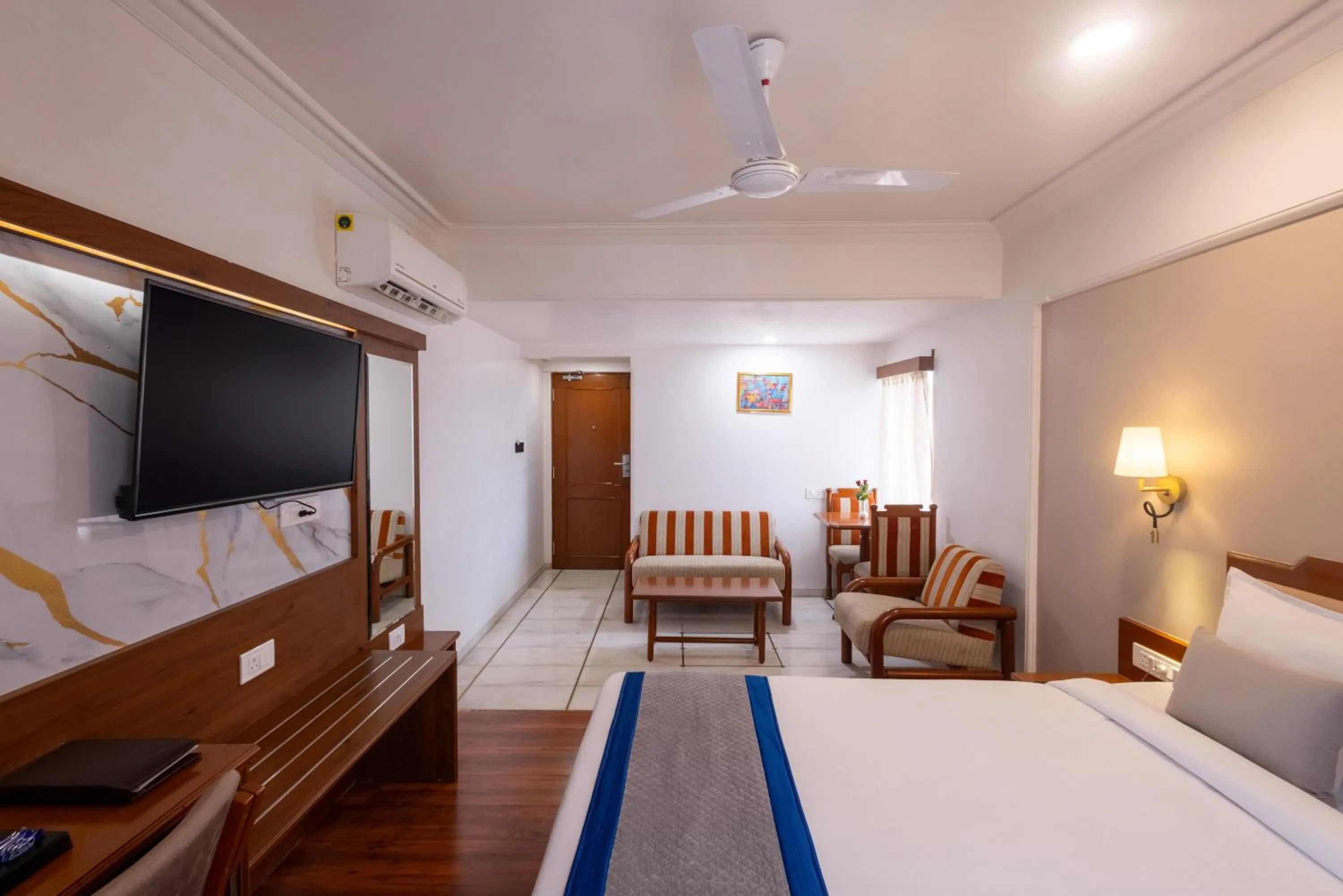 Bed in Hotel Pravasa Stay