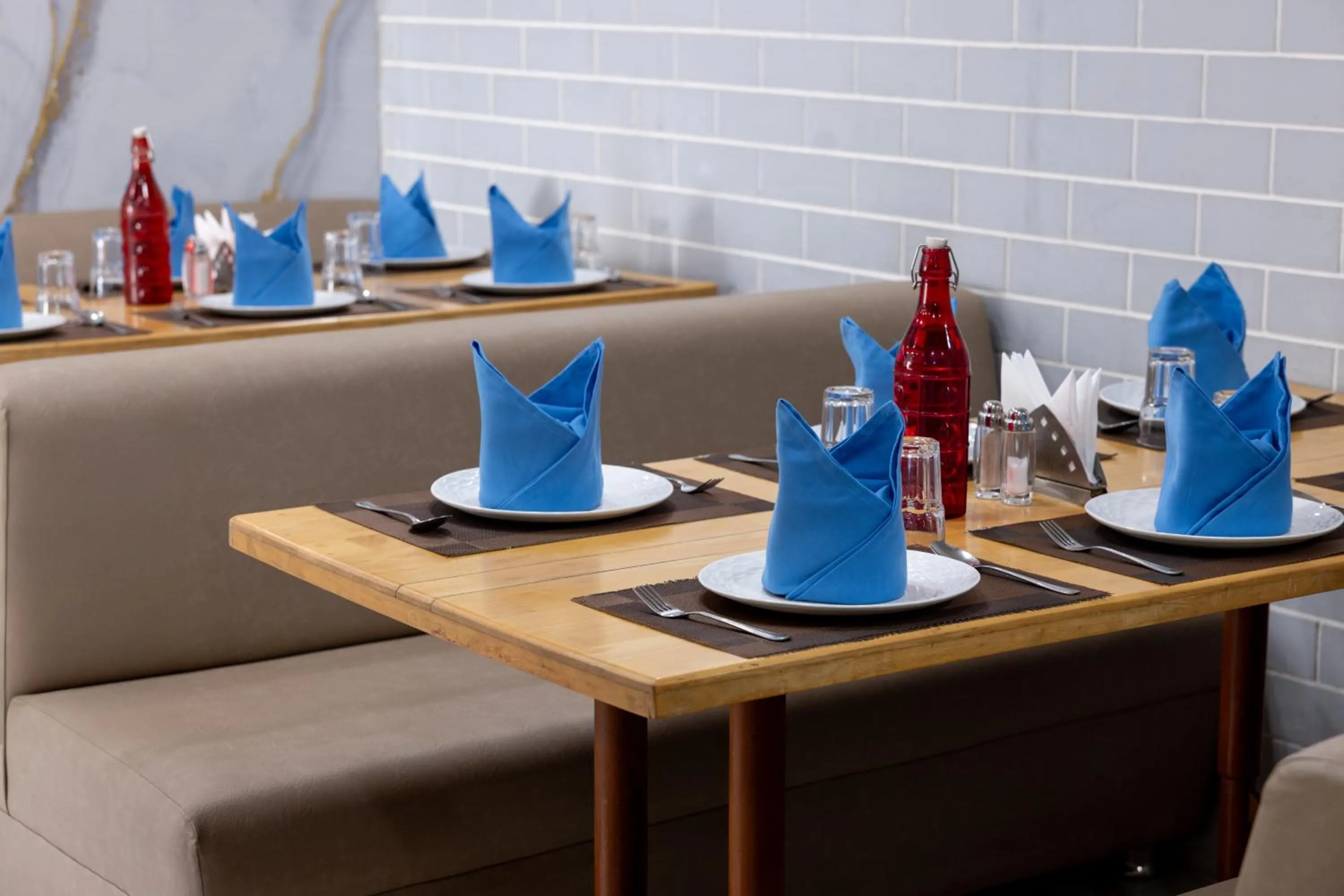 Restaurant/places to eat in Hotel Pravasa Stay