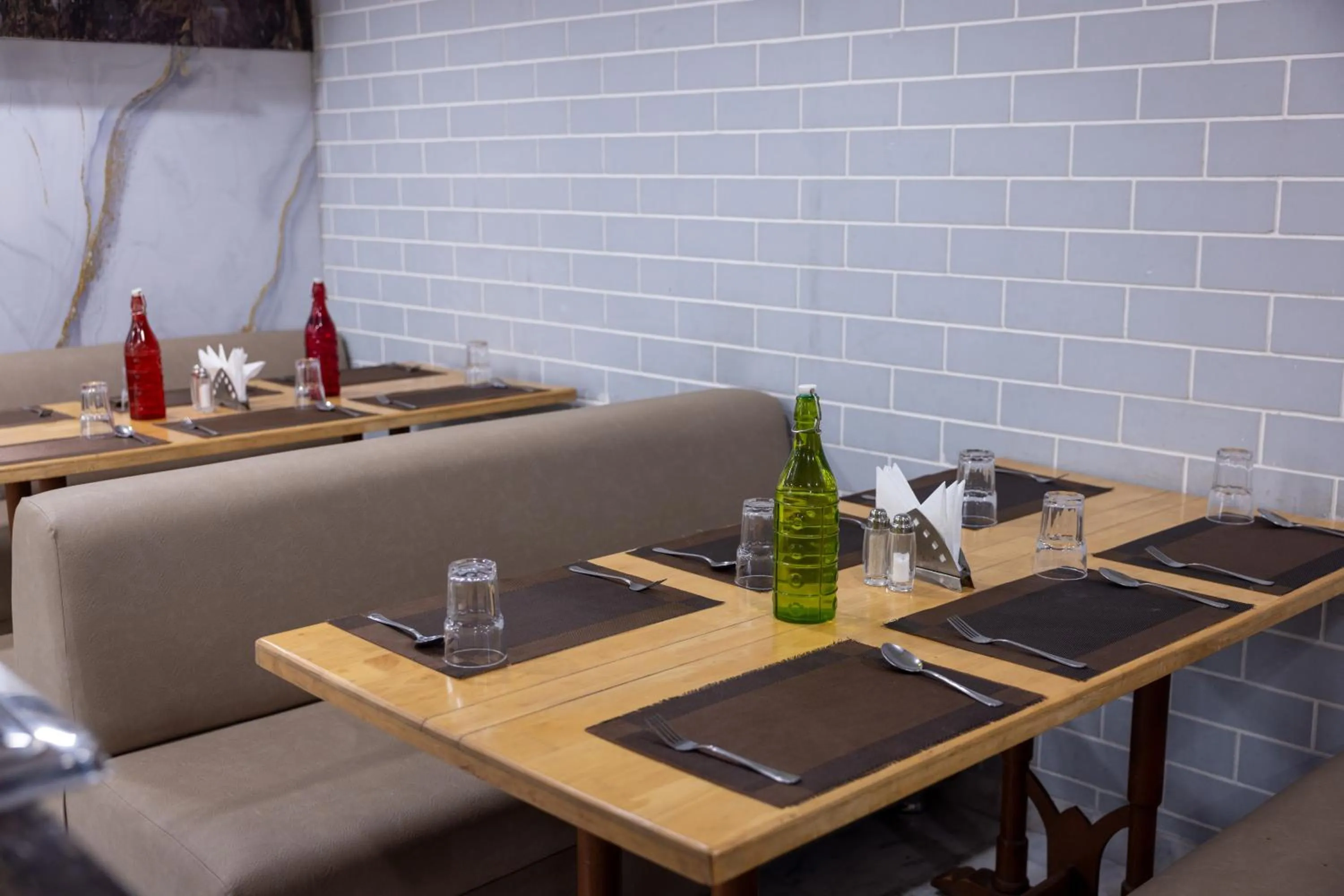 Restaurant/places to eat in Hotel Pravasa Stay
