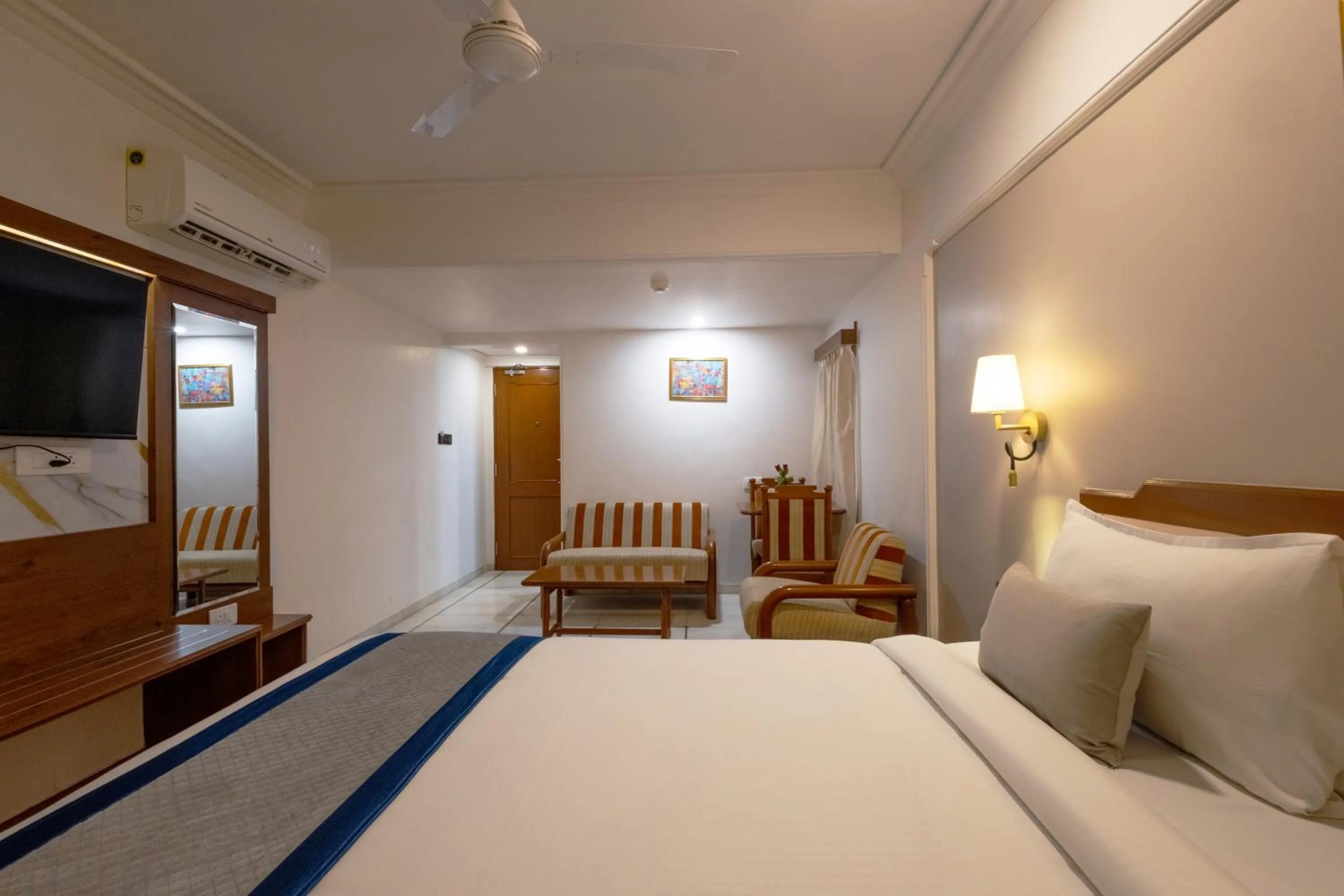 Bedroom, Bed in Hotel Pravasa Stay