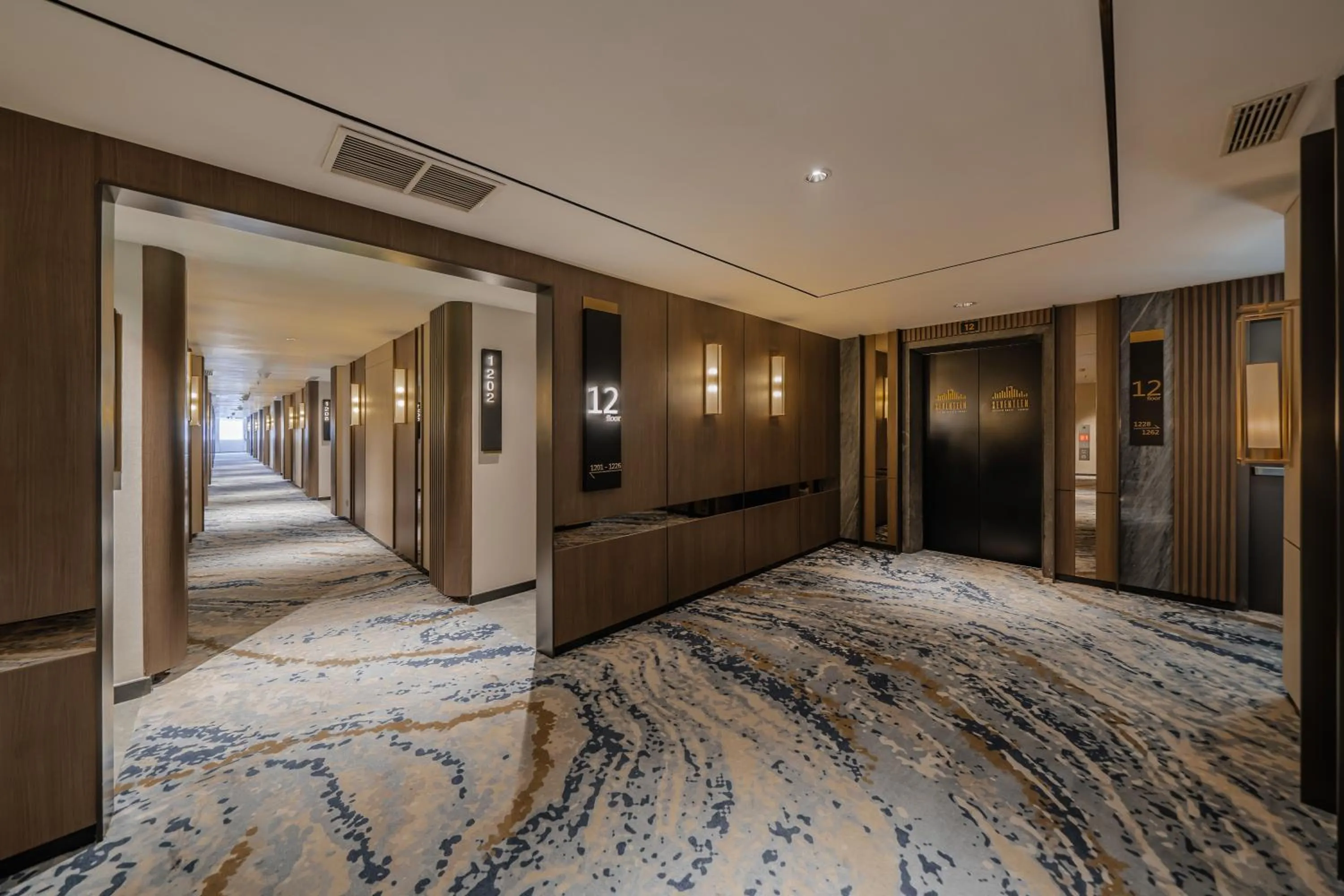 Property building, Bed in HARRIS Hotel & Conventions Gubeng