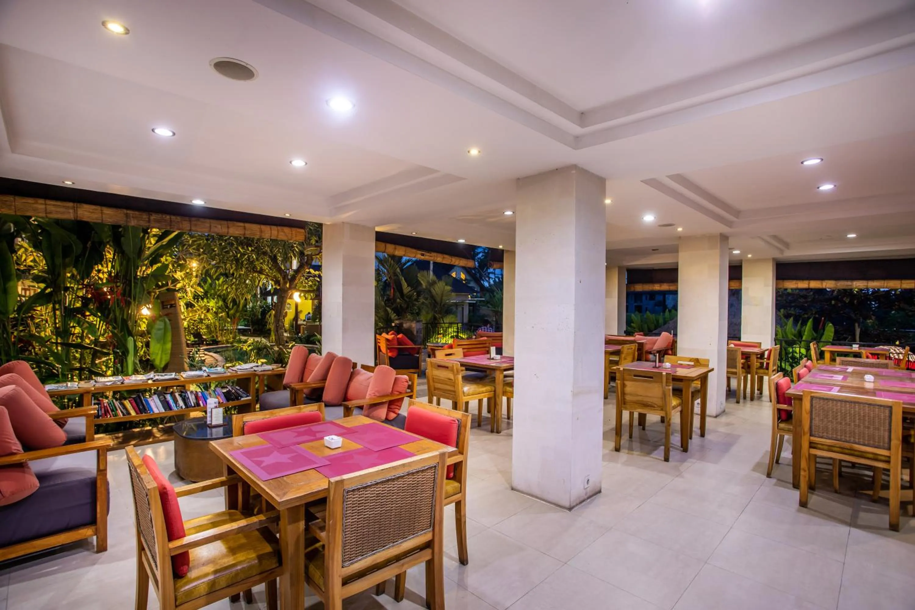 Restaurant/places to eat in Bakung Ubud Resort and Villa