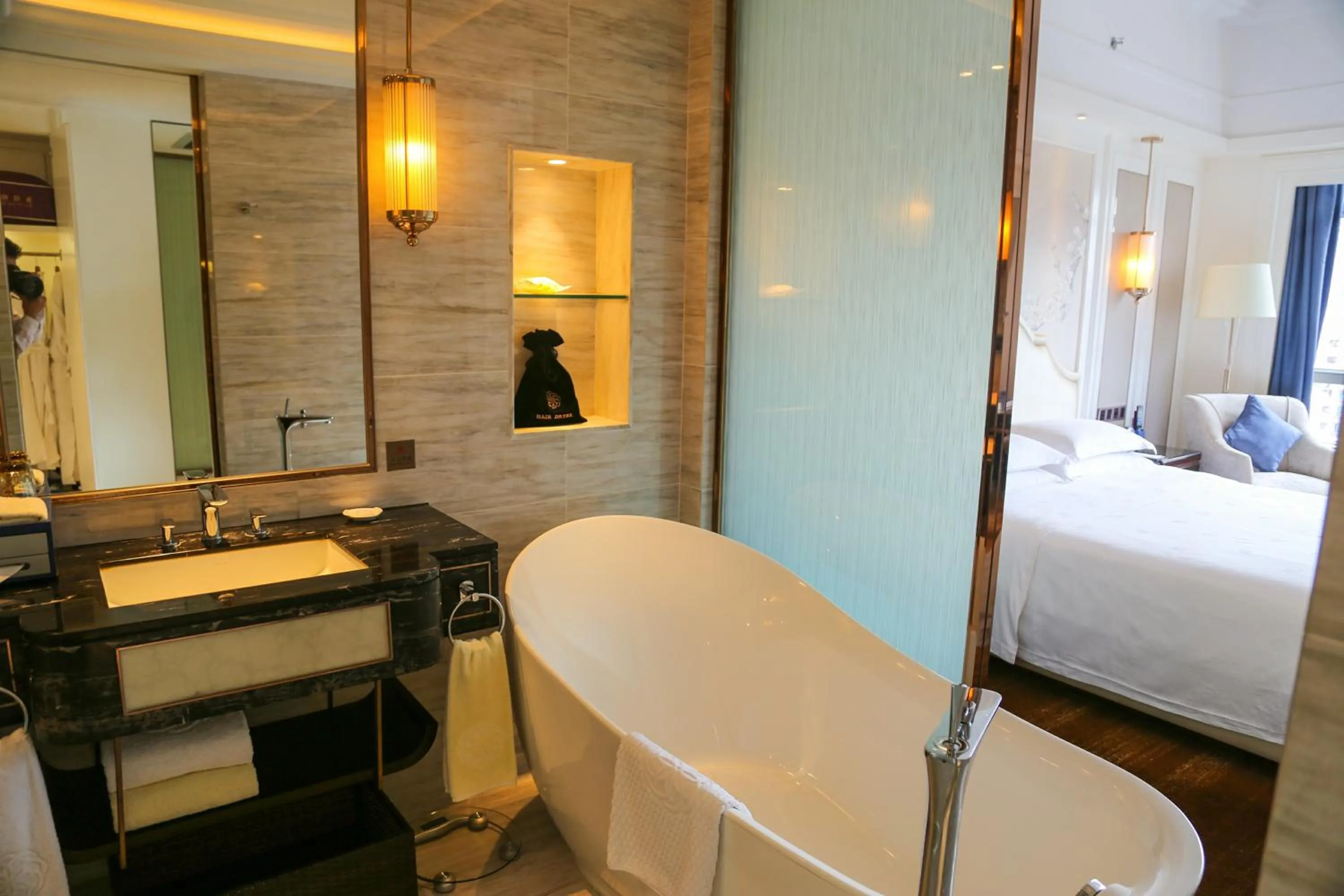 Bath, Bed in Shenzhen Dayhello international Hotel (Baoan)