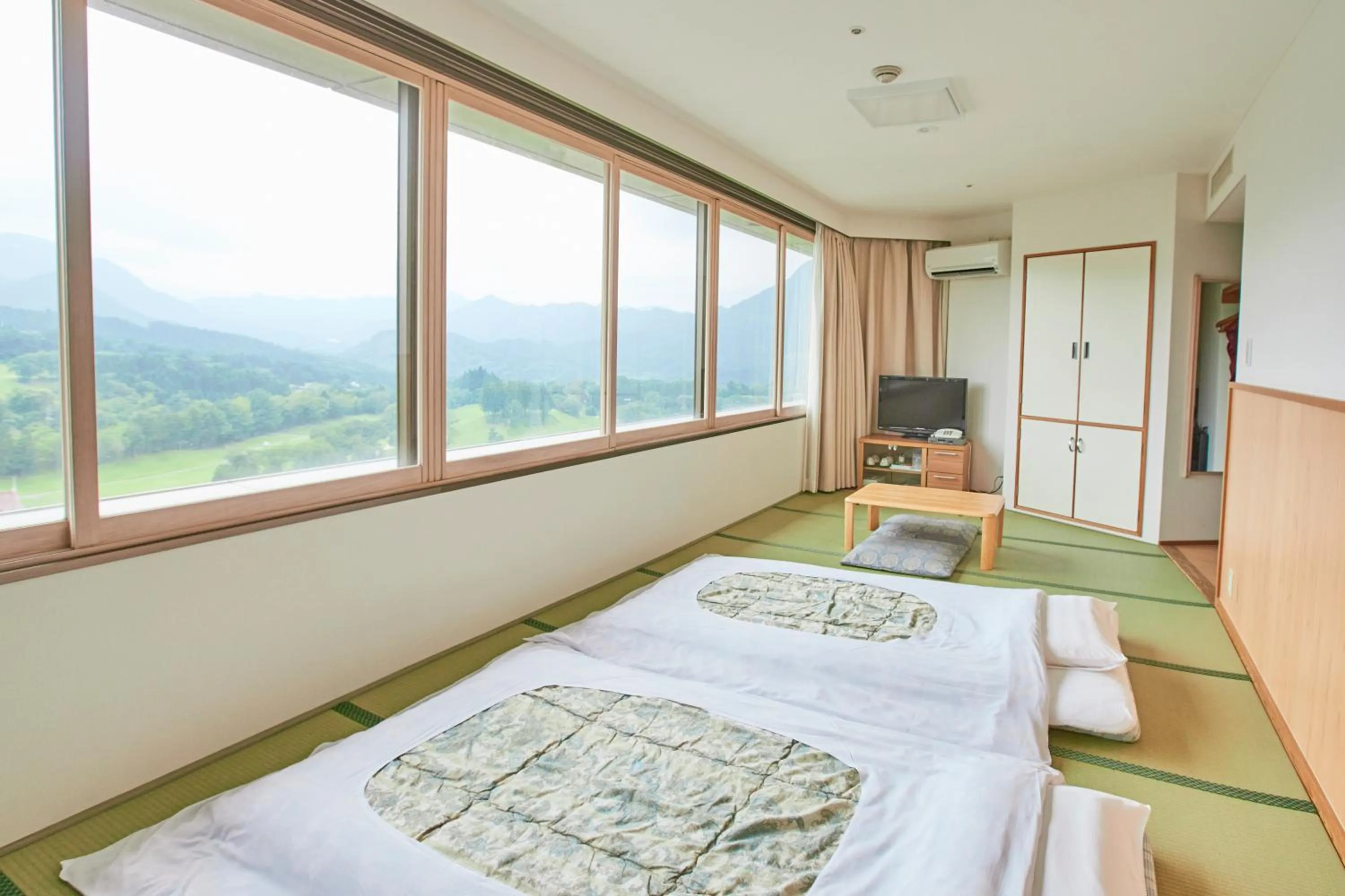 Photo of the whole room, Bed in Myogi Green Hotel