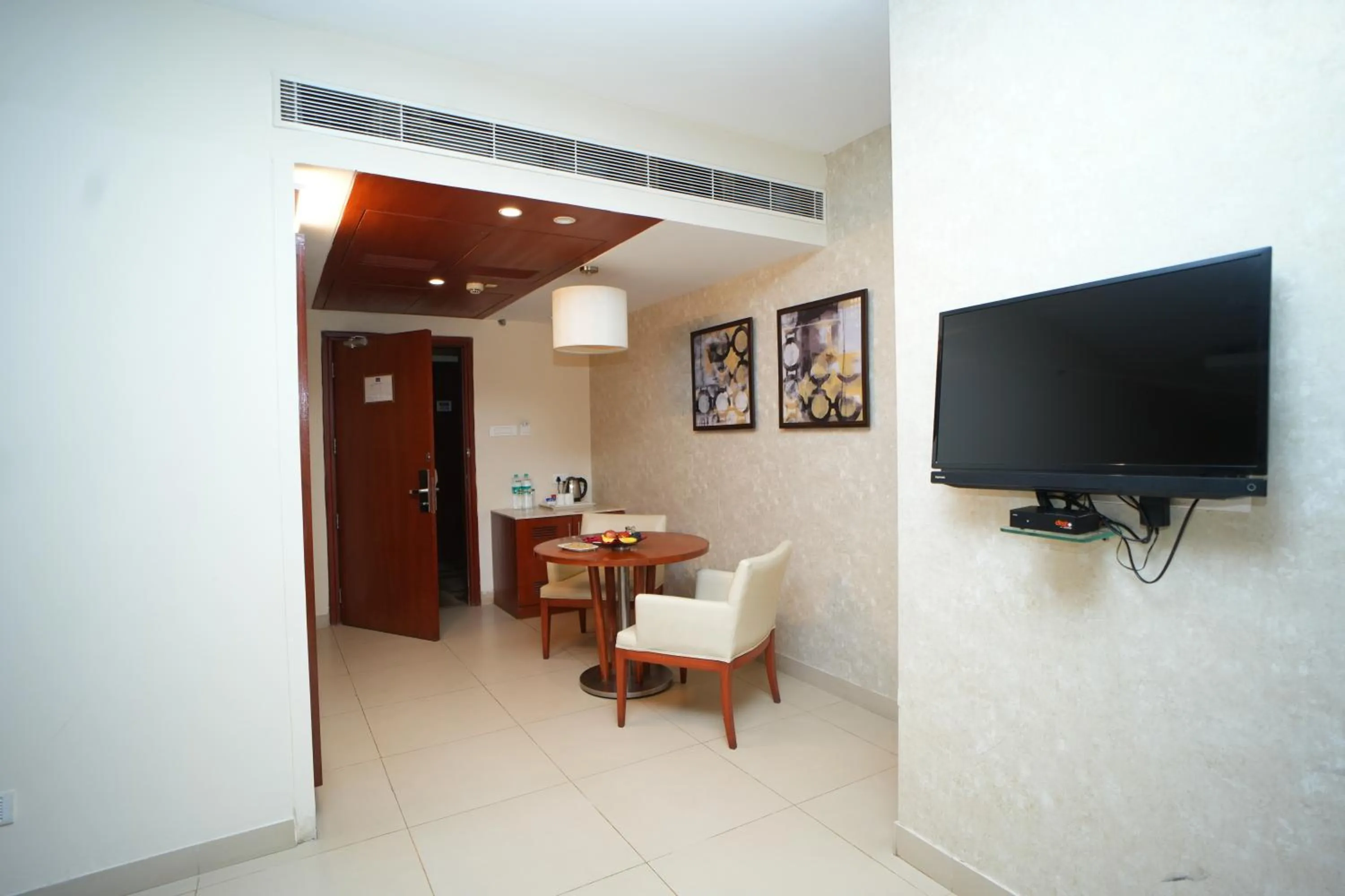 TV and multimedia in The Altruist Business Hotel Hitech