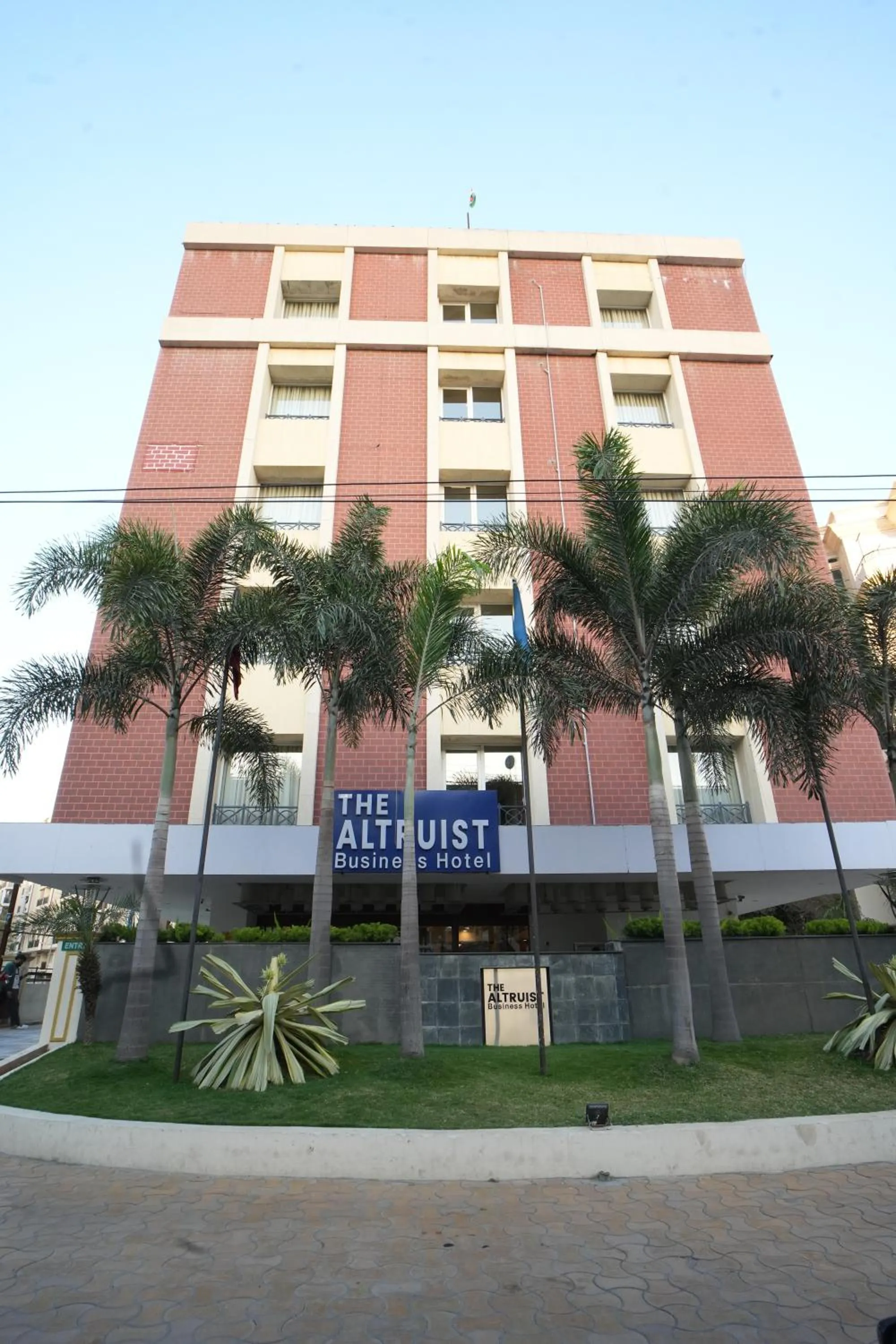 Facade/entrance in The Altruist Business Hotel Hitech