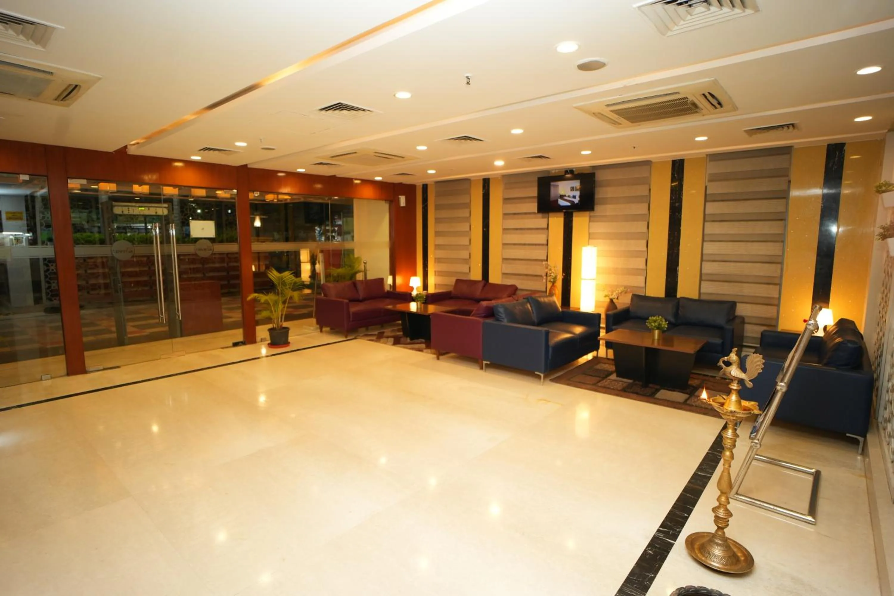 TV and multimedia in The Altruist Business Hotel Hitech