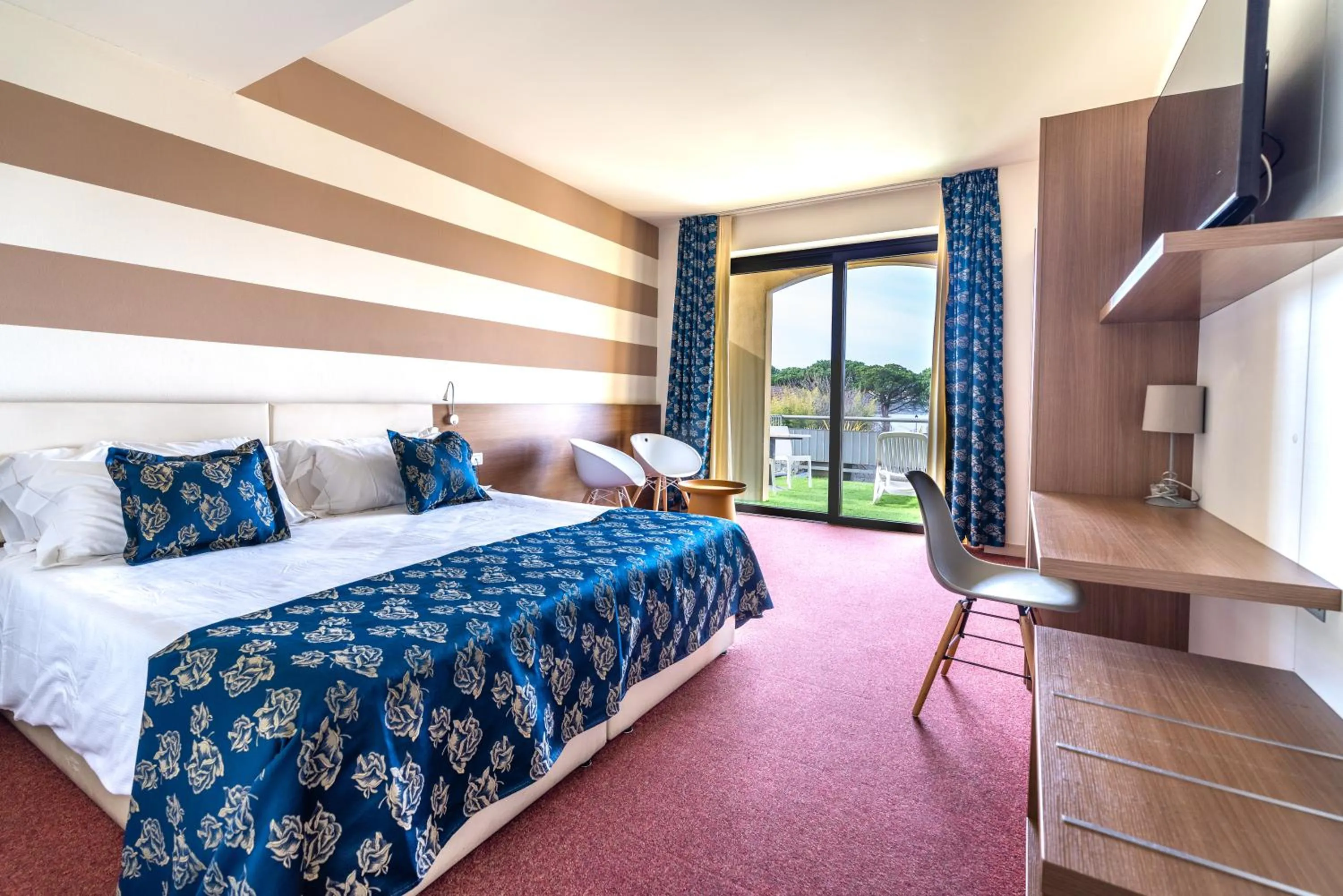 Double or Twin Room with Lake View in Hotel Ristorante Al Fiore