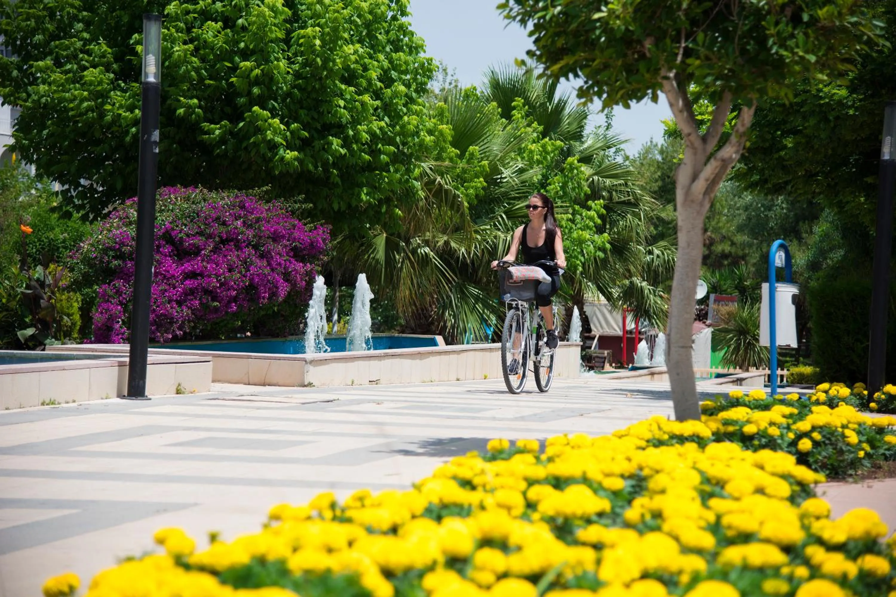 Restaurant/places to eat in Trend Suites