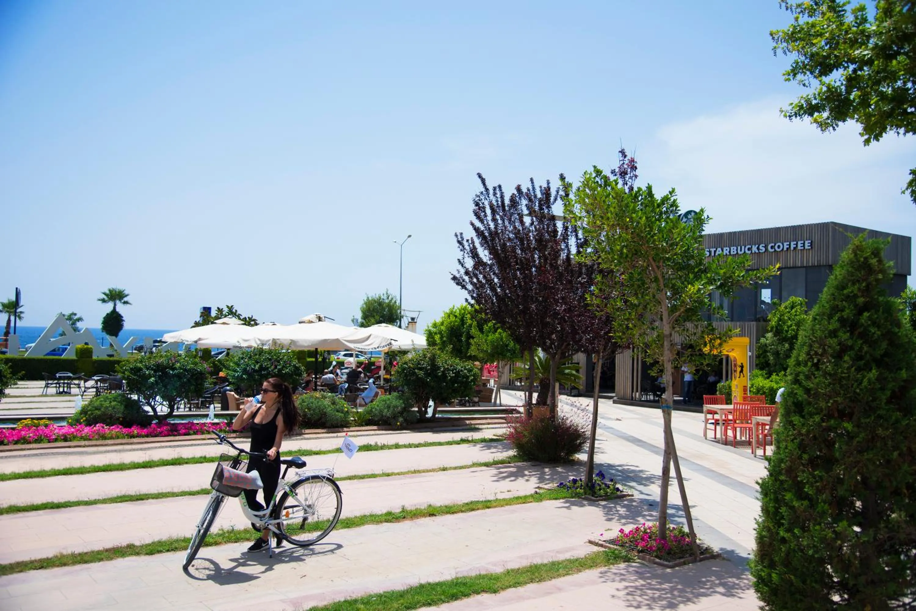 Restaurant/places to eat in Trend Suites