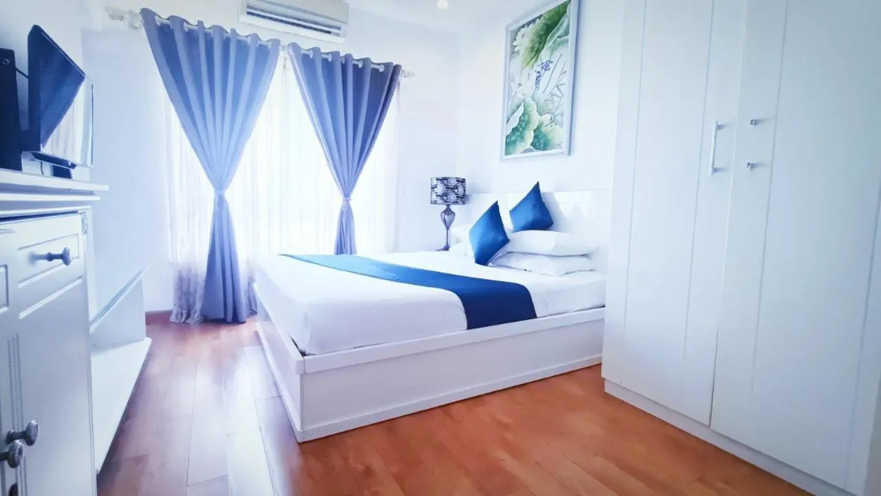 Bed in Queen Central Apartment Hotel