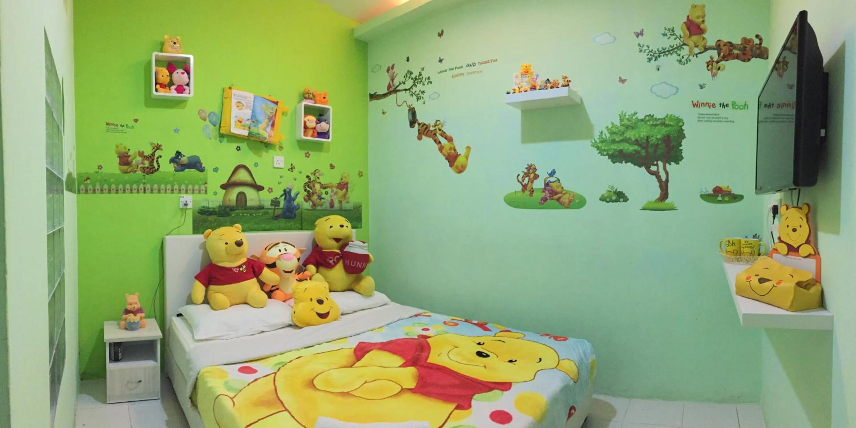 Photo of the whole room, Bed in Fantasy Hotel