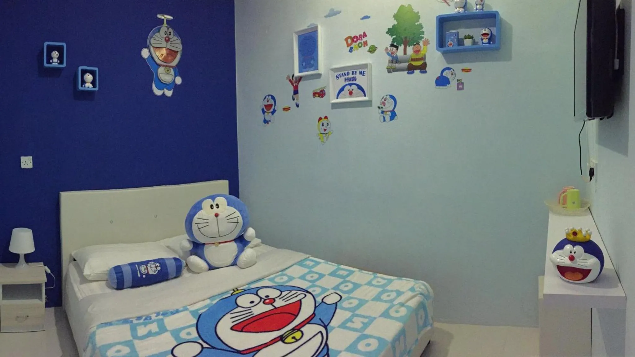 Photo of the whole room, Bed in Fantasy Hotel