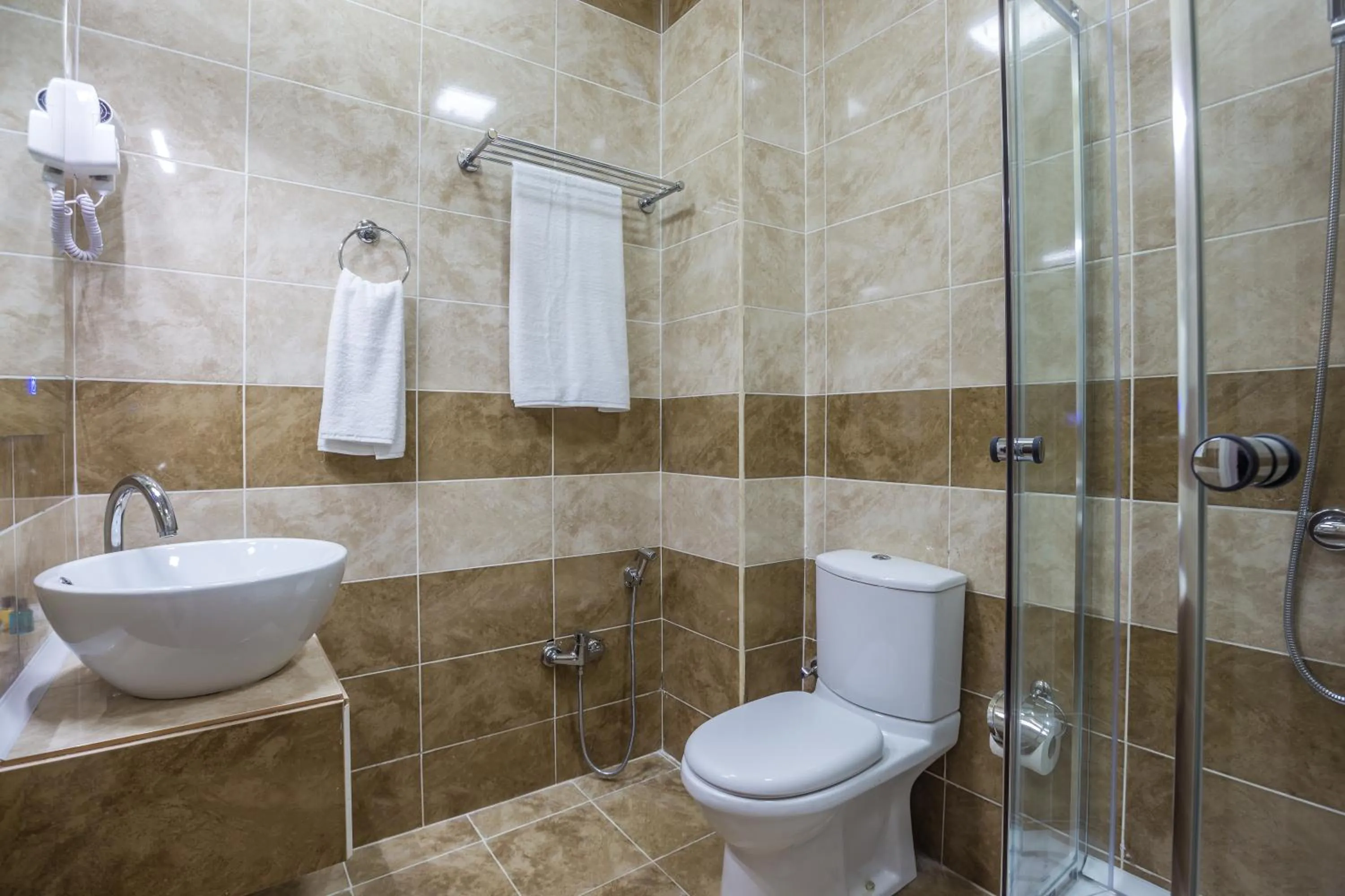 Shower in Premier Old Gates Hotel