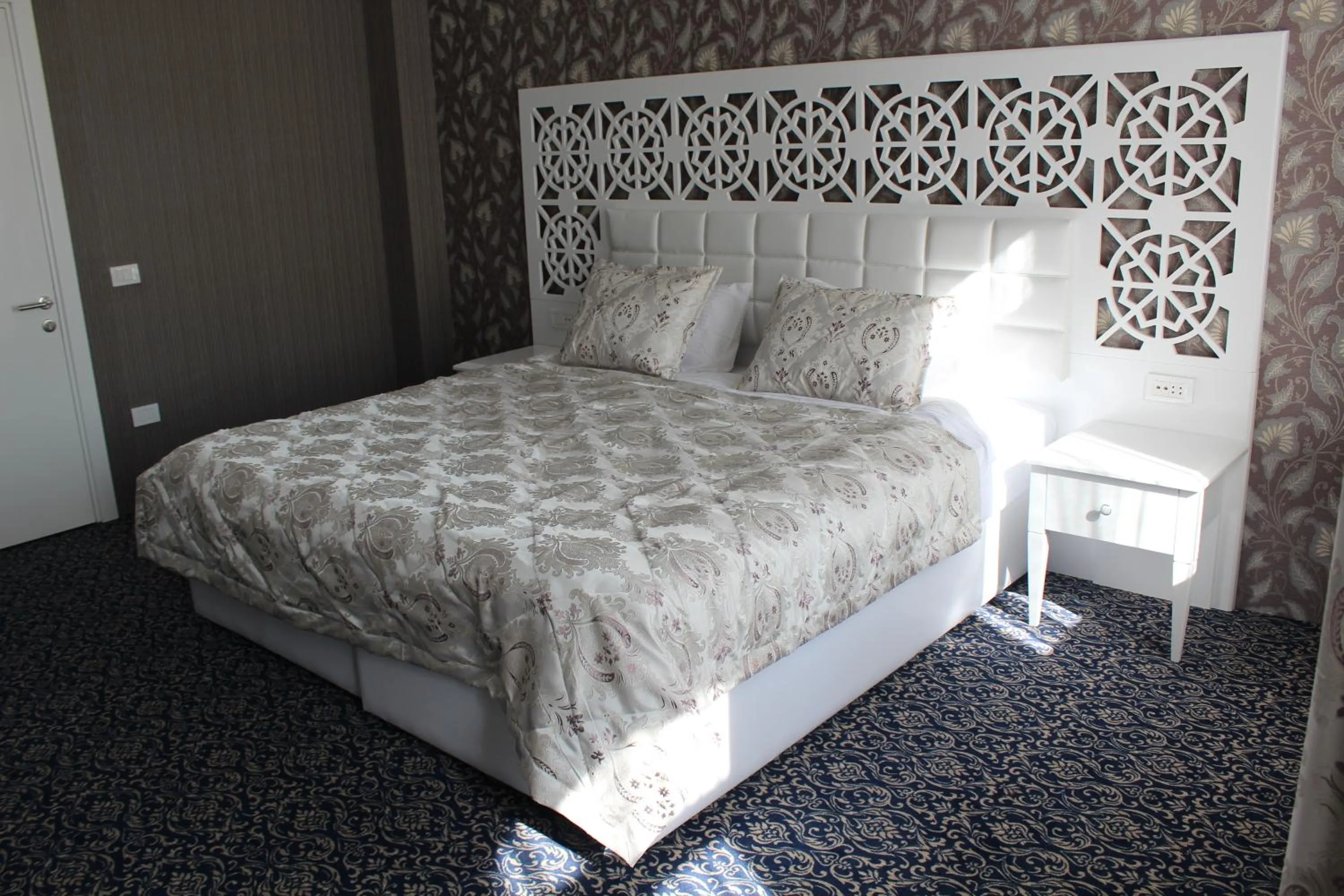 Bed in Premier Old Gates Hotel