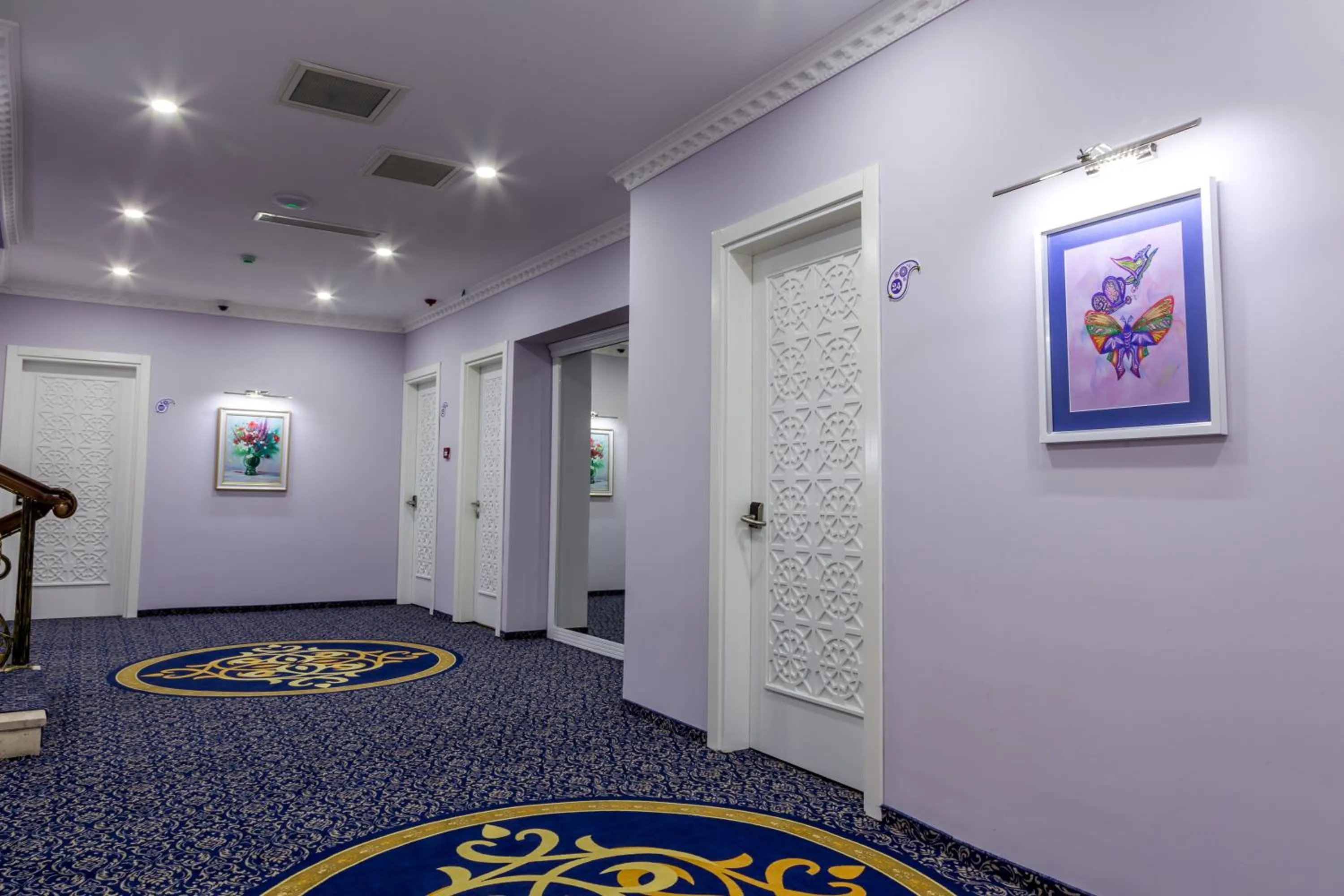 Communal lounge/ TV room in Premier Old Gates Hotel