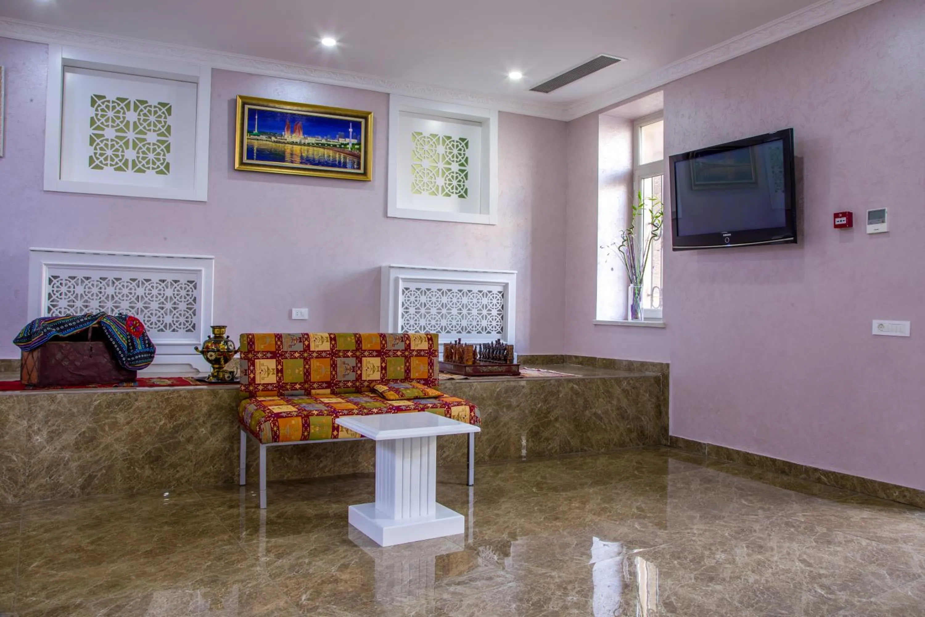 Communal lounge/ TV room in Premier Old Gates Hotel